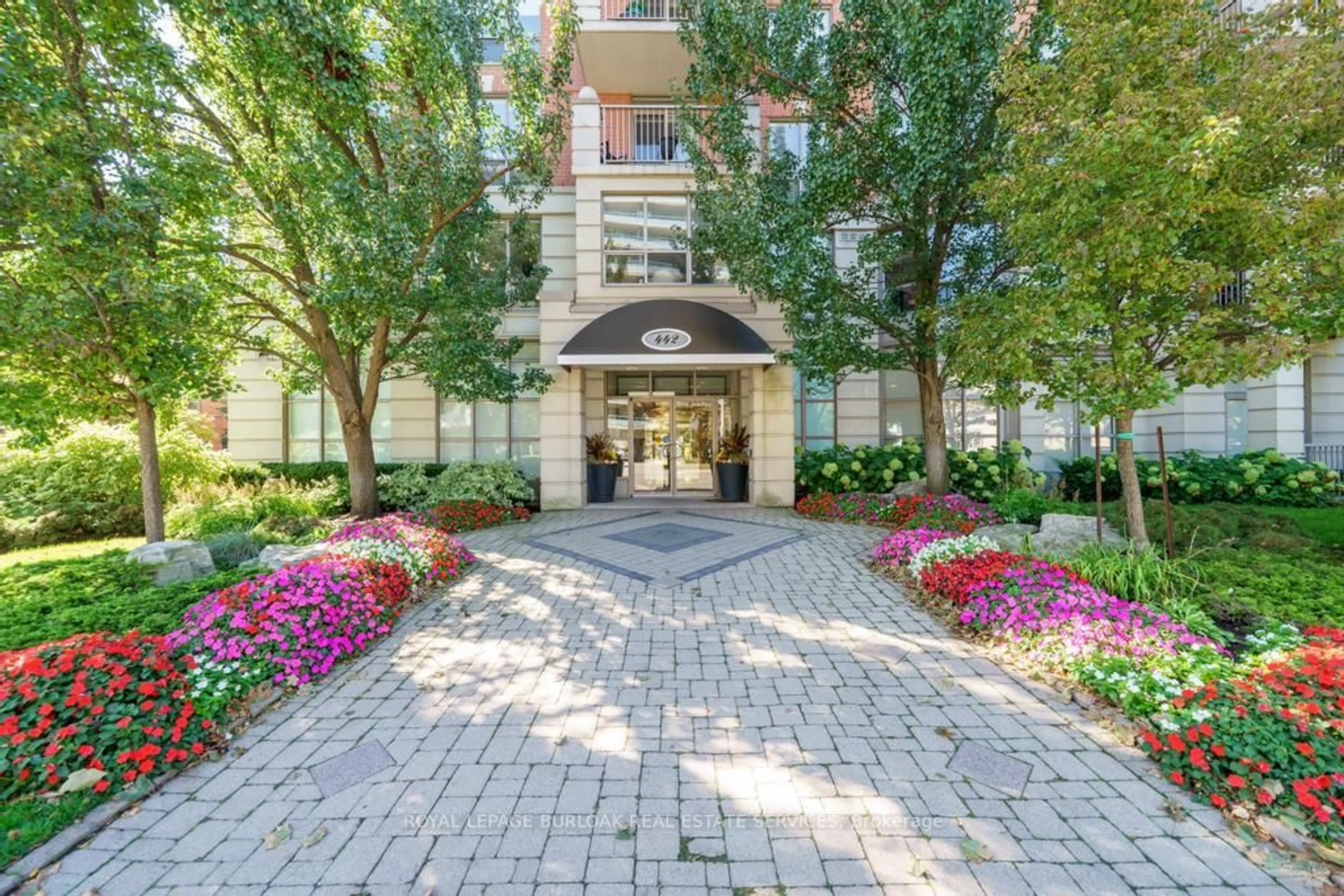 Indoor foyer for 442 Maple Ave #1101, Burlington Ontario L9H 1T4