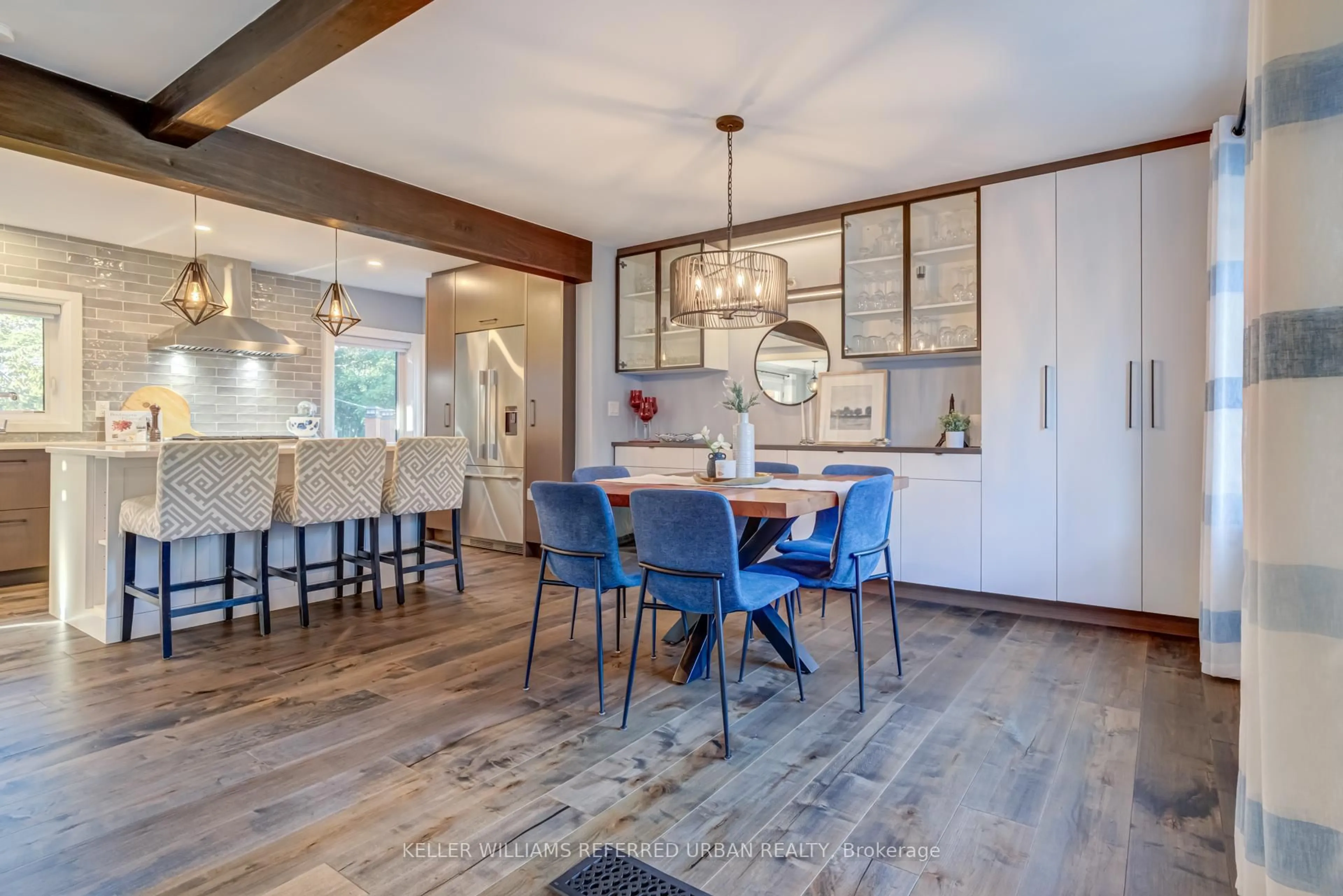 Open concept kitchen, wood/laminate floor for 969 Dormer St, Mississauga Ontario L5E 1T7