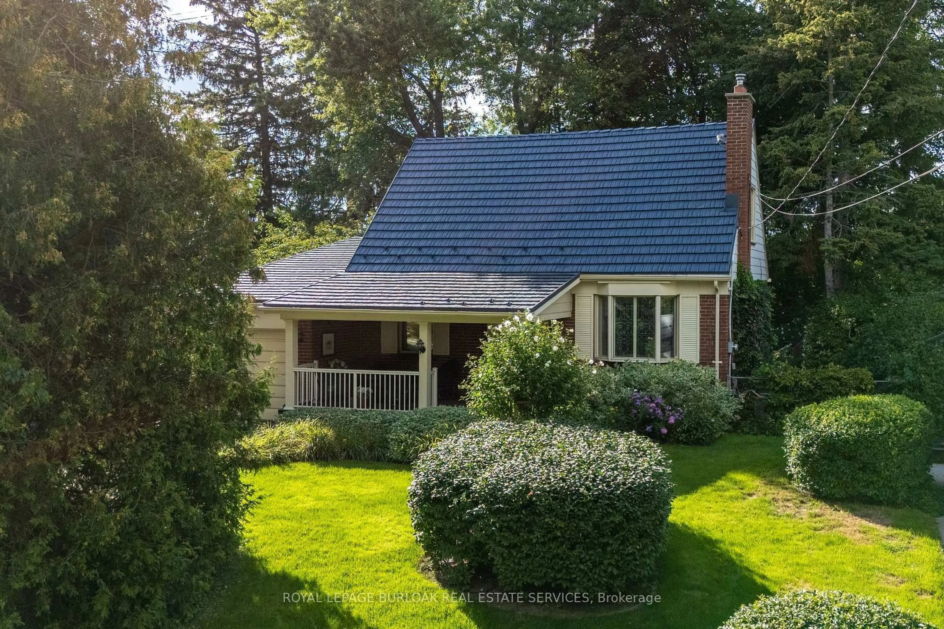 A pic from outside/outdoor area/front of a property/back of a property/a pic from drone, street for 1169 Greening Ave, Mississauga Ontario L4Y 1H3
