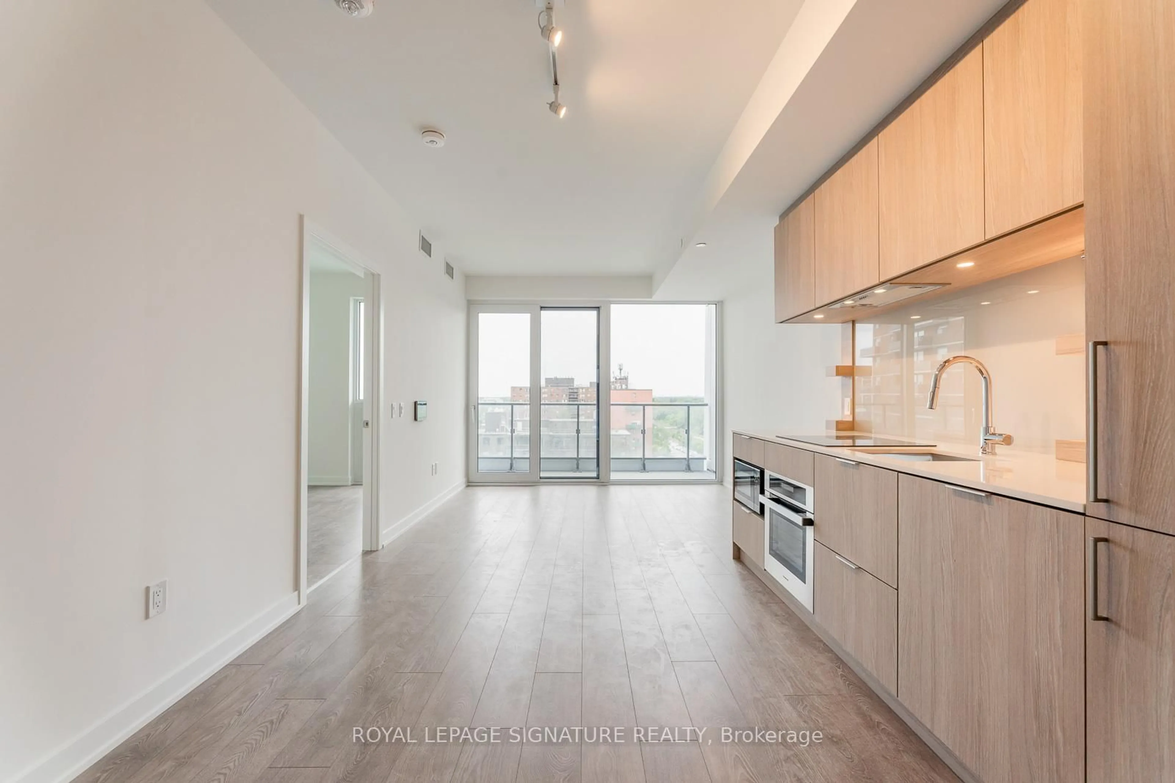 Open concept kitchen, unknown for 28 Ann St #914, Mississauga Ontario L5G 0E1