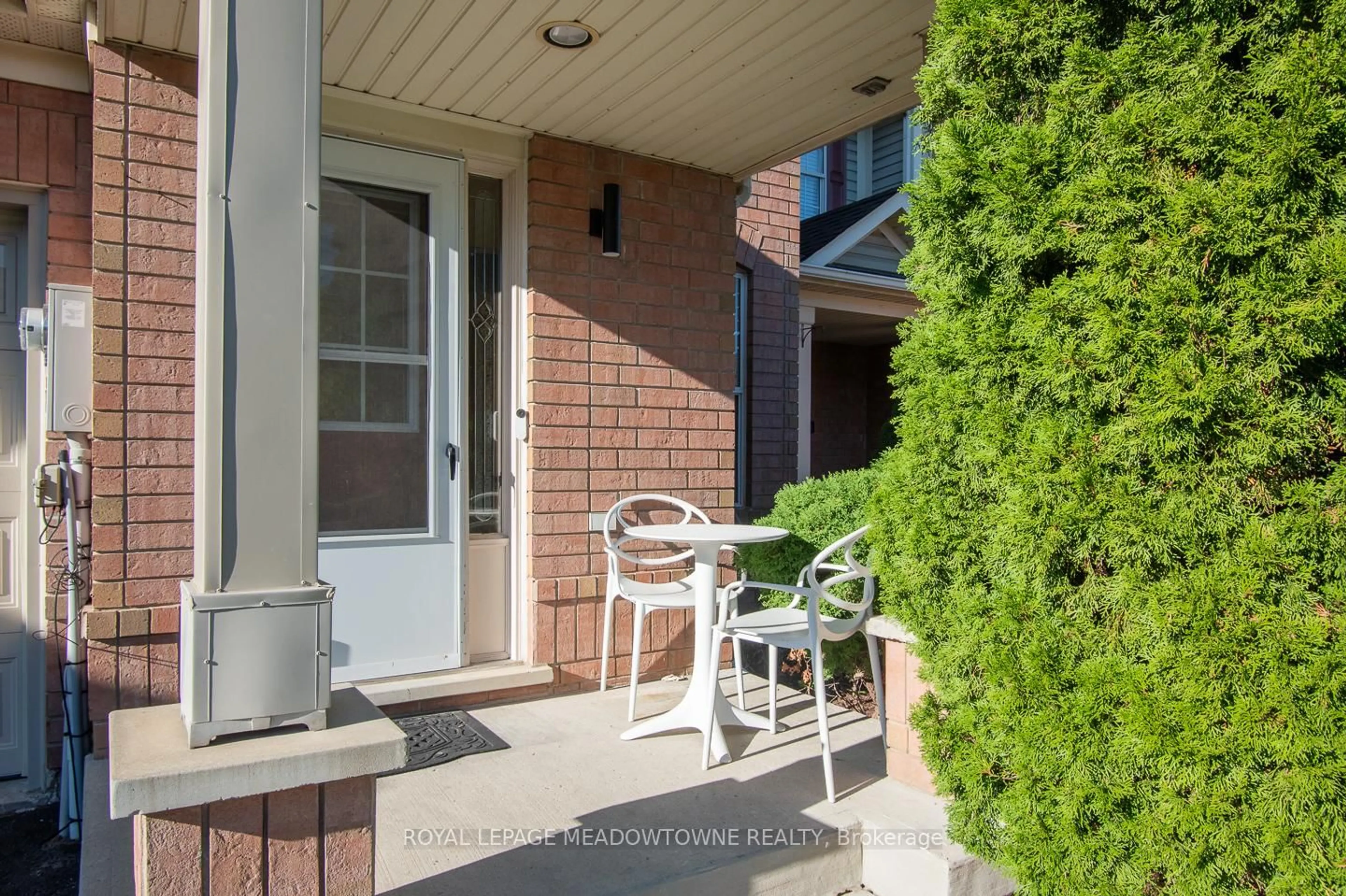Patio, street for 698 Edwards Ave, Milton Ontario L9T 6B4