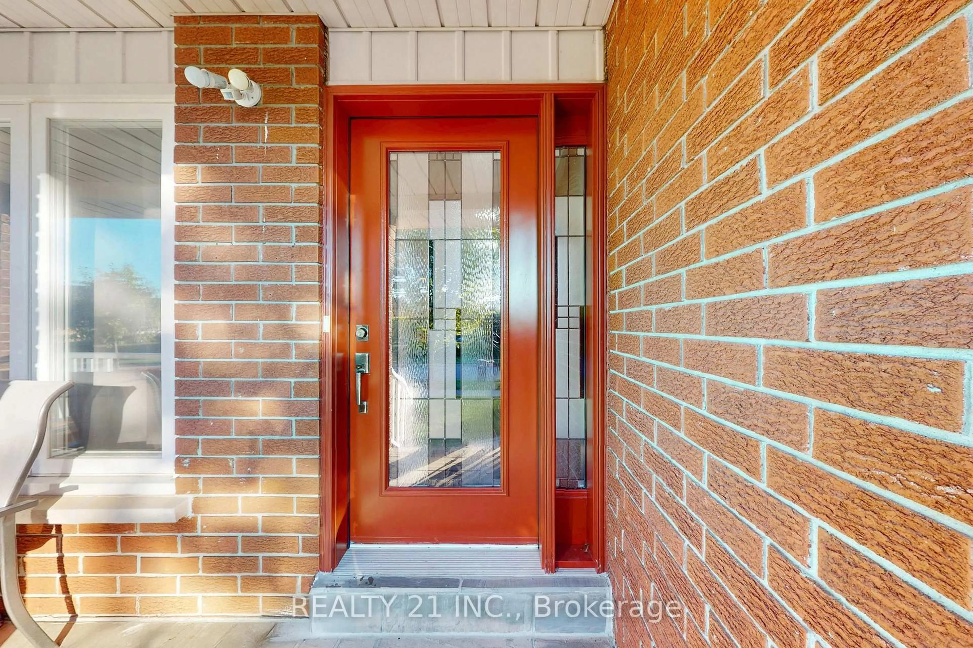 Indoor entryway for 27 Jardine St, Brampton Ontario L6S 3H2