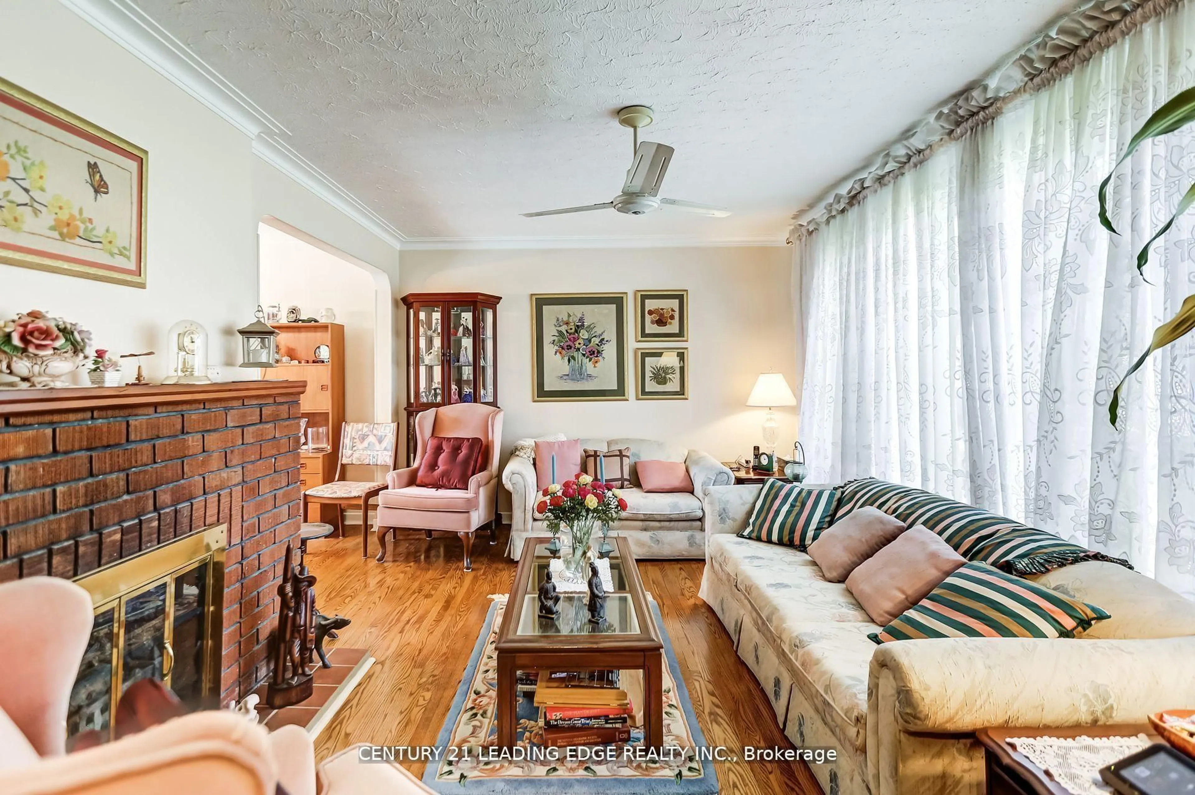 Living room with furniture, unknown for 19 Royaleigh Ave, Toronto Ontario M9P 2J4