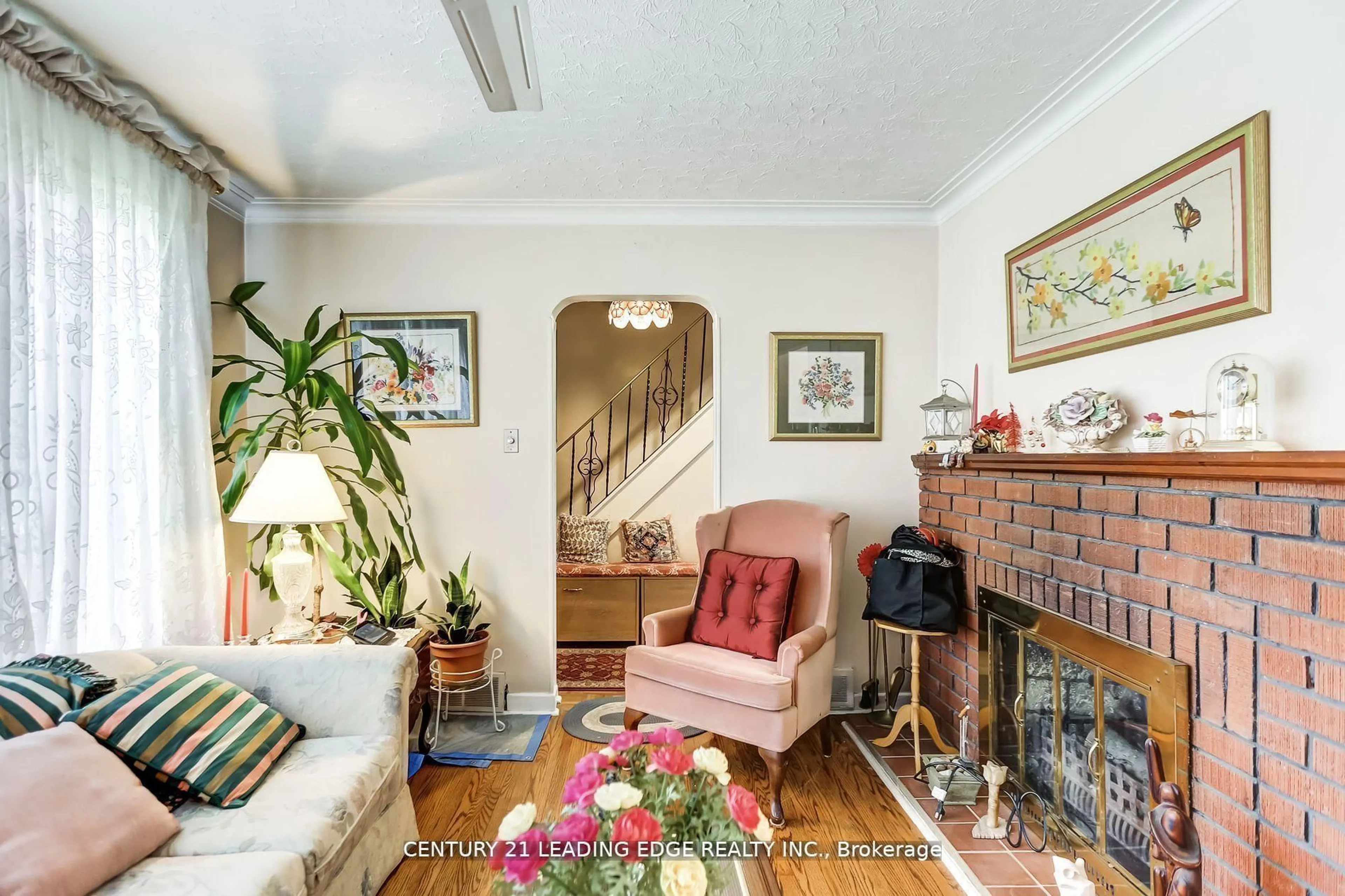 Living room with furniture, unknown for 19 Royaleigh Ave, Toronto Ontario M9P 2J4