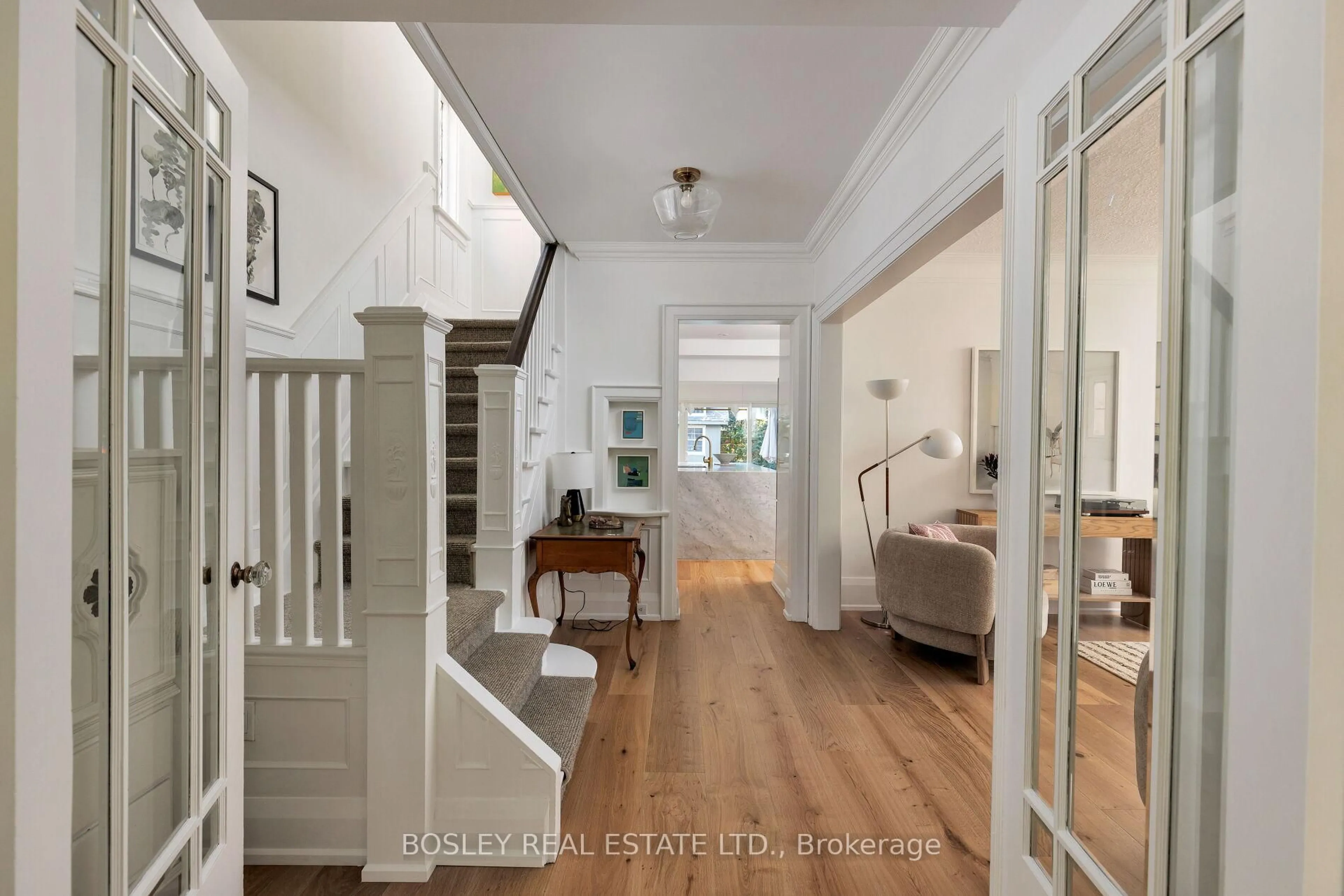 Indoor entryway for 511 Riverside Dr, Toronto Ontario M6S 4B7