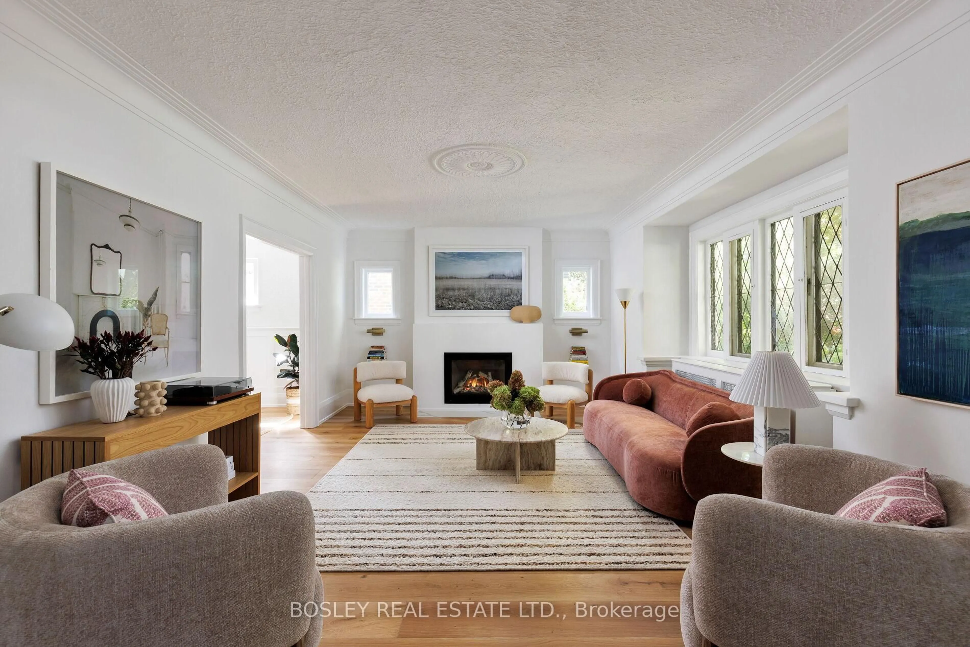 Living room with furniture, unknown for 511 Riverside Dr, Toronto Ontario M6S 4B7