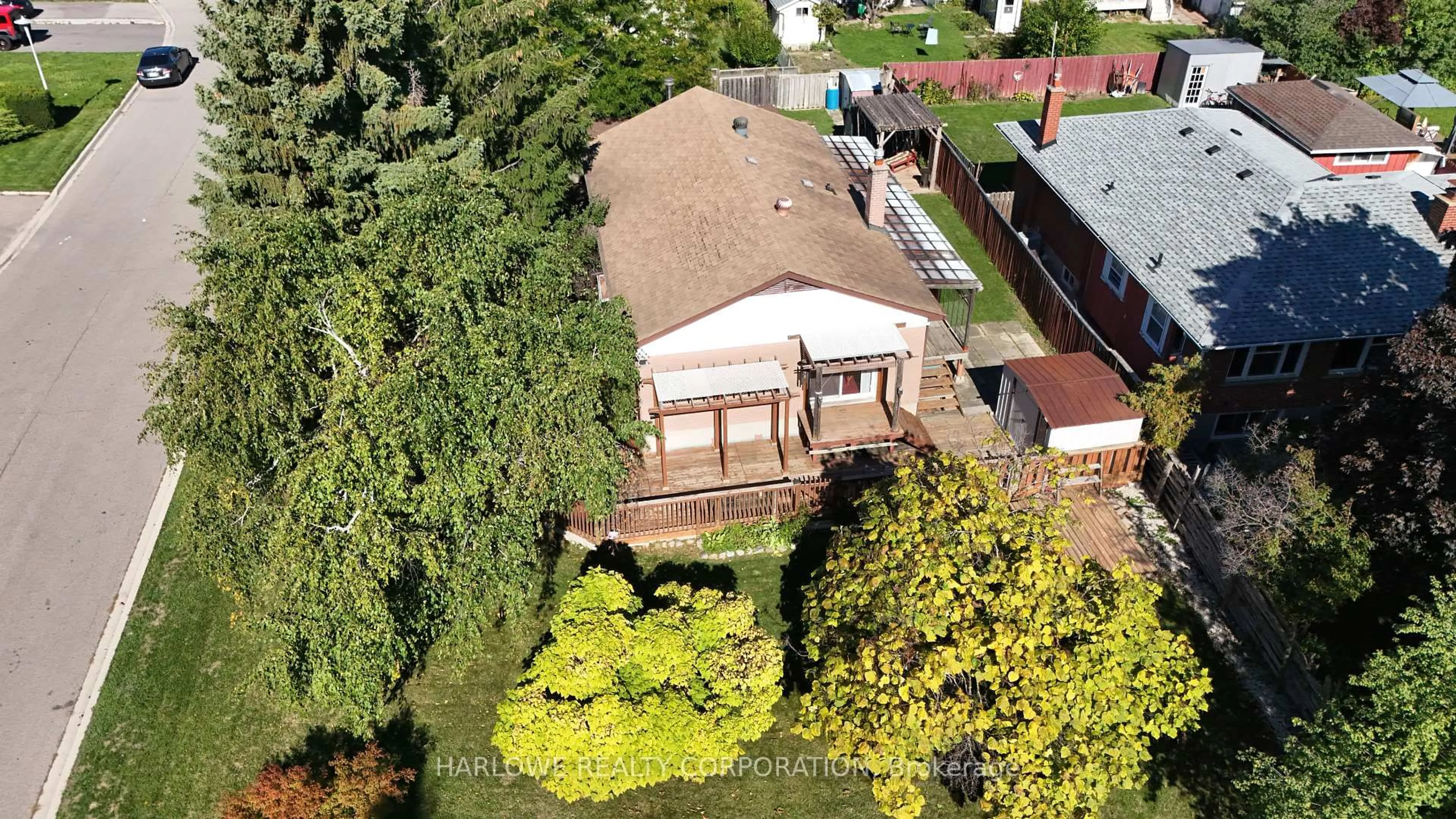 A pic from outside/outdoor area/front of a property/back of a property/a pic from drone, city buildings view from balcony for 39 Epsom Downs Dr, Brampton Ontario L6T 1Y7