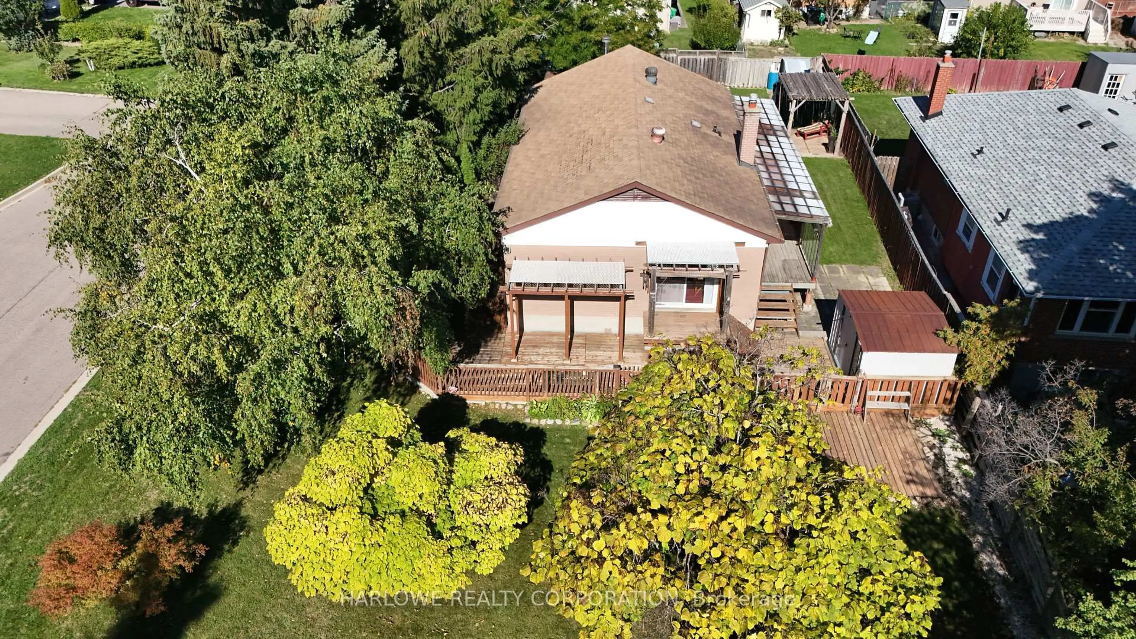 A pic from outside/outdoor area/front of a property/back of a property/a pic from drone, city buildings view from balcony for 39 Epsom Downs Dr, Brampton Ontario L6T 1Y7