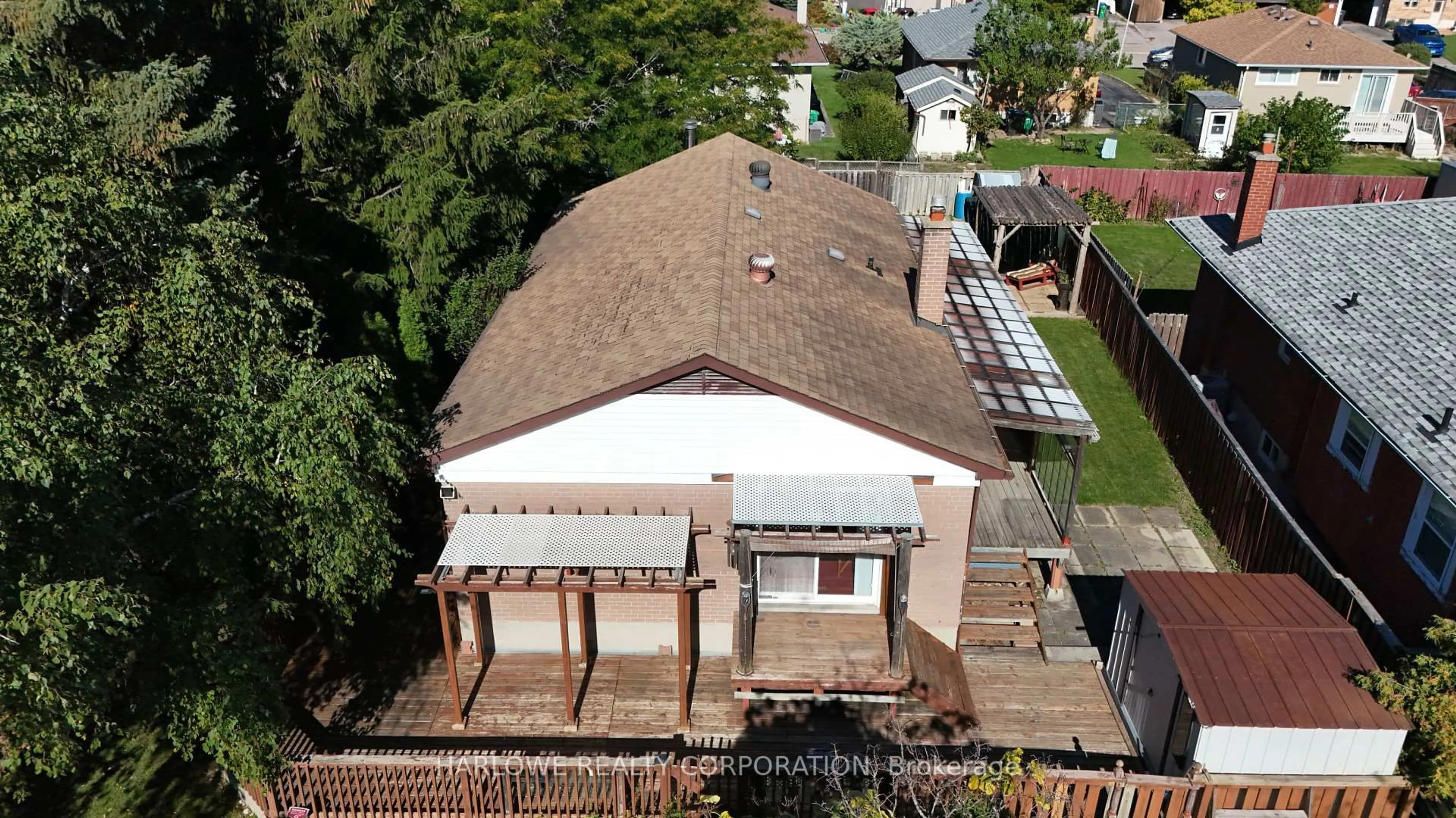 A pic from outside/outdoor area/front of a property/back of a property/a pic from drone, city buildings view from balcony for 39 Epsom Downs Dr, Brampton Ontario L6T 1Y7