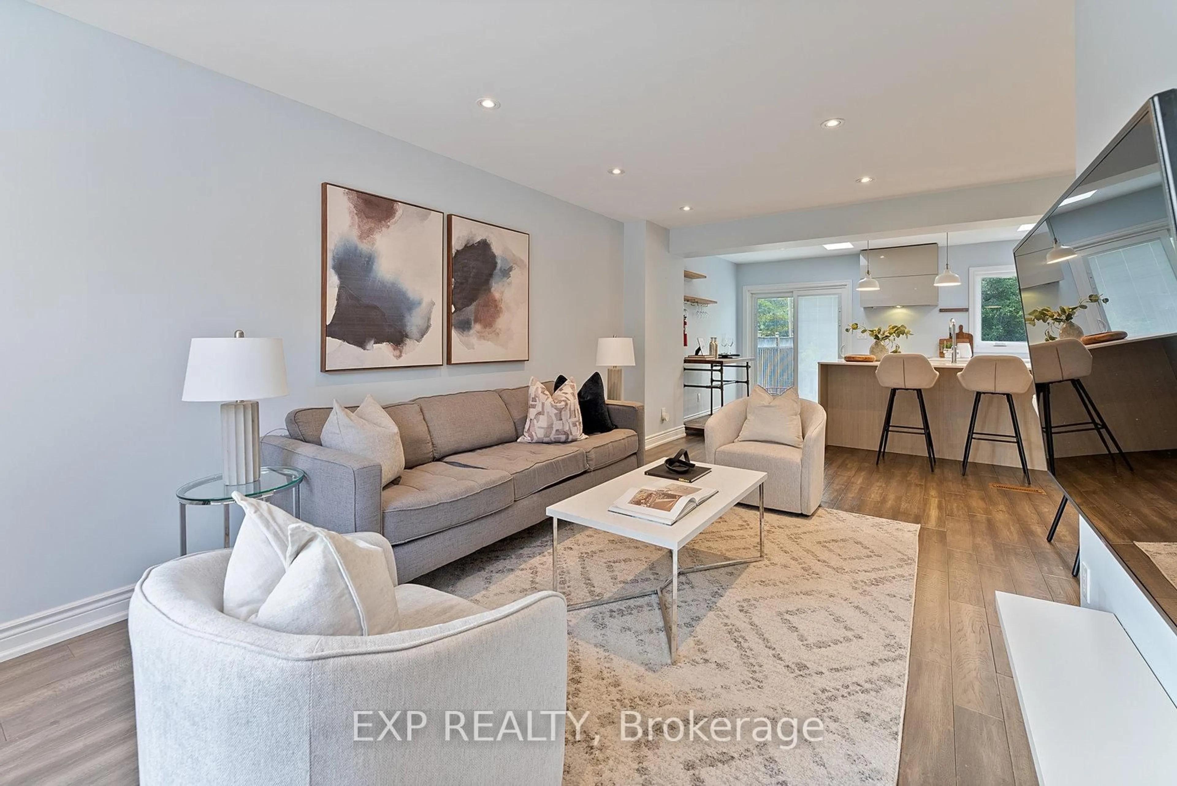 Living room with furniture, unknown for 4056 Longo Circ, Mississauga Ontario L4T 4C6
