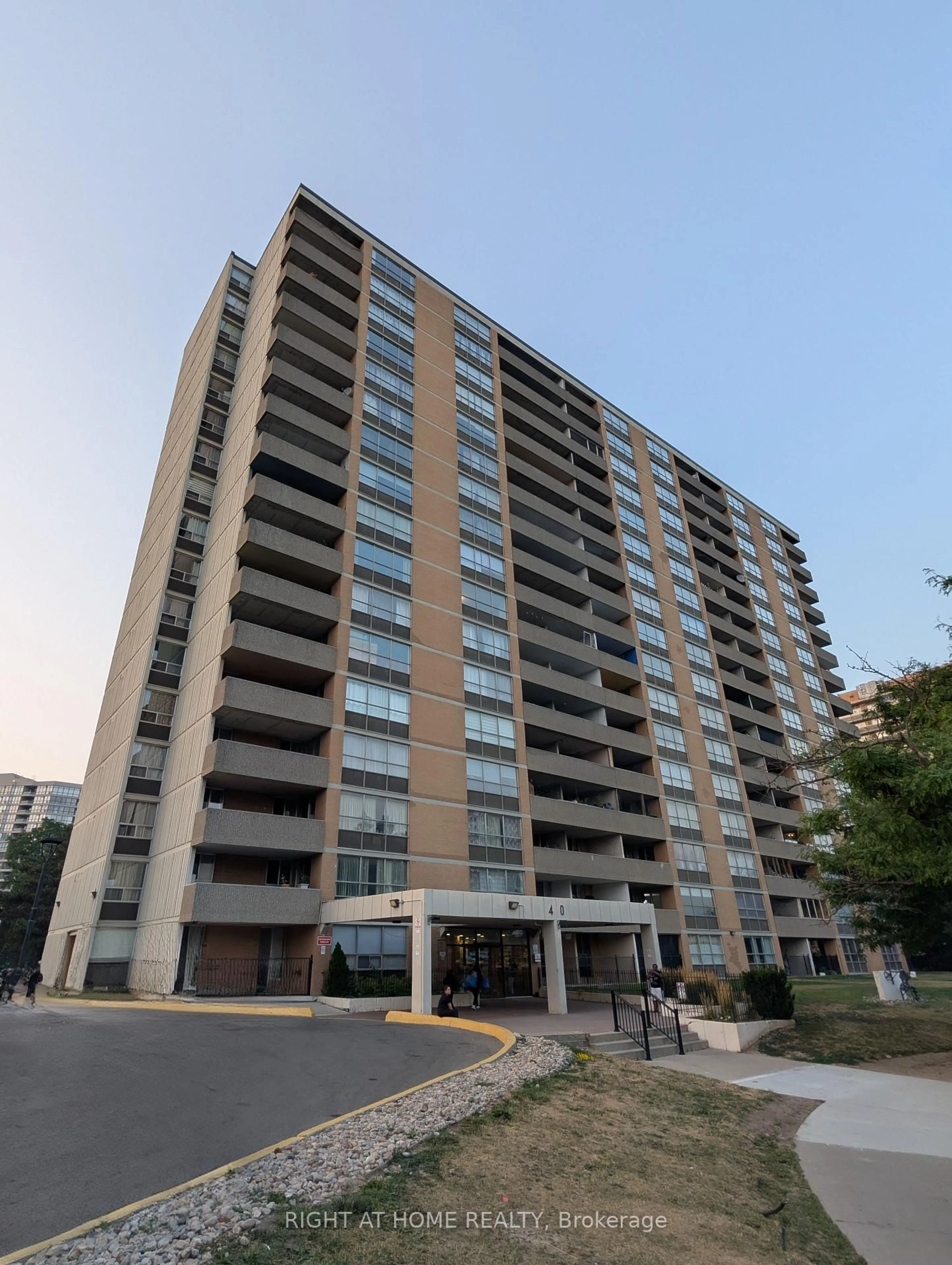 Unknown for 40 Panorama Crt #412, Toronto Ontario M9V 4M1