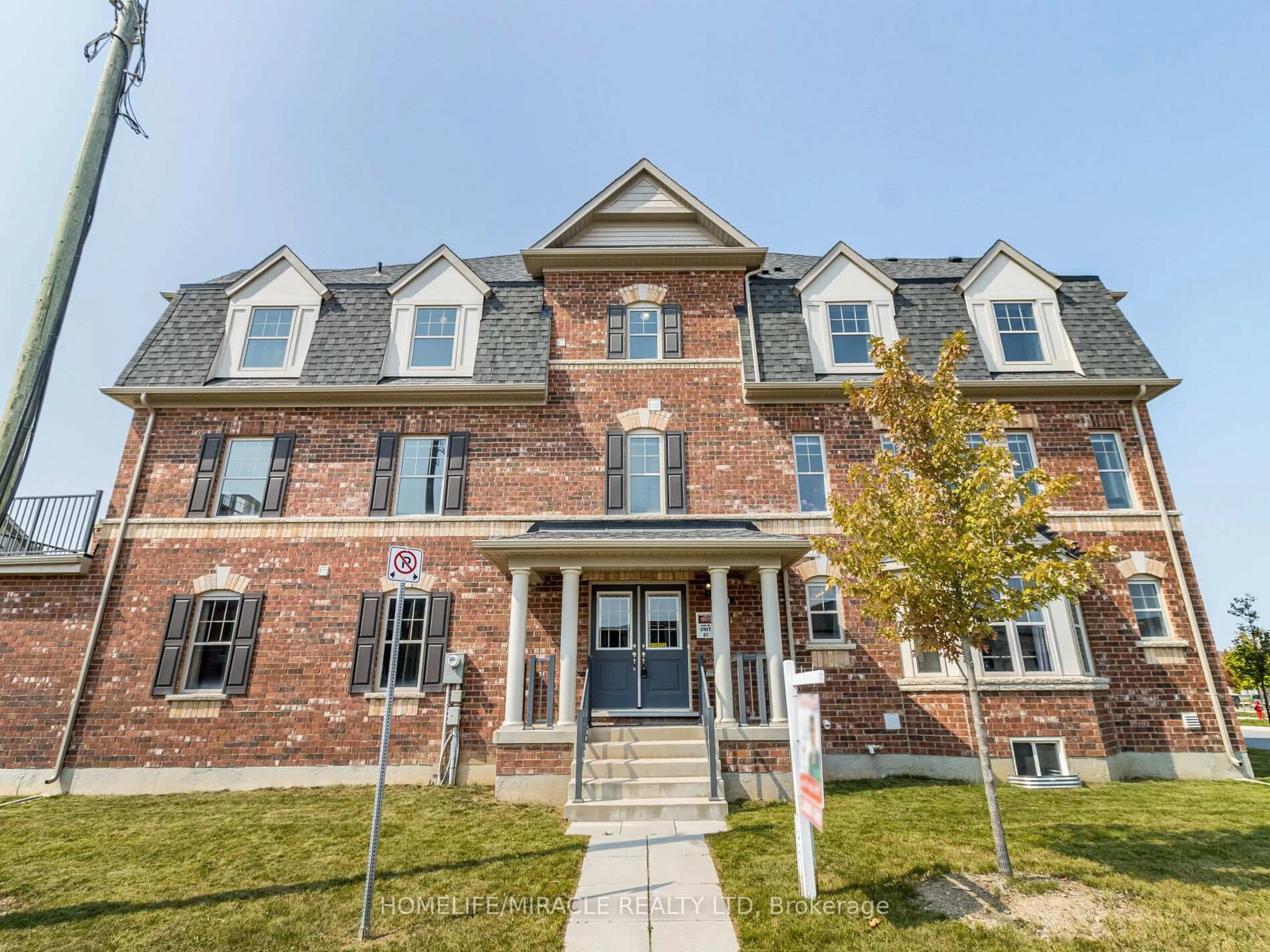 Home with brick exterior material, street for 43 Finegan Circ, Brampton Ontario L7A 4Z7