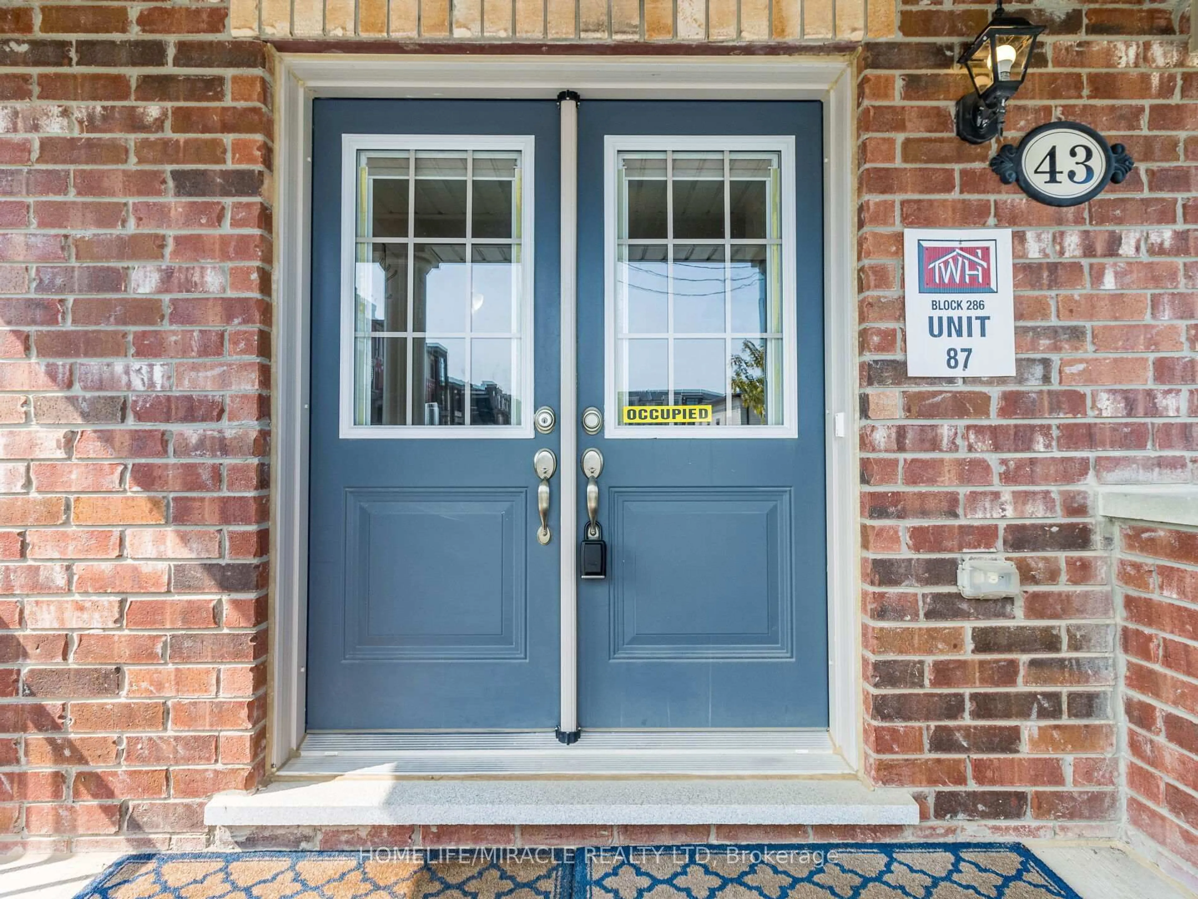 Indoor entryway for 43 Finegan Circ, Brampton Ontario L7A 4Z7