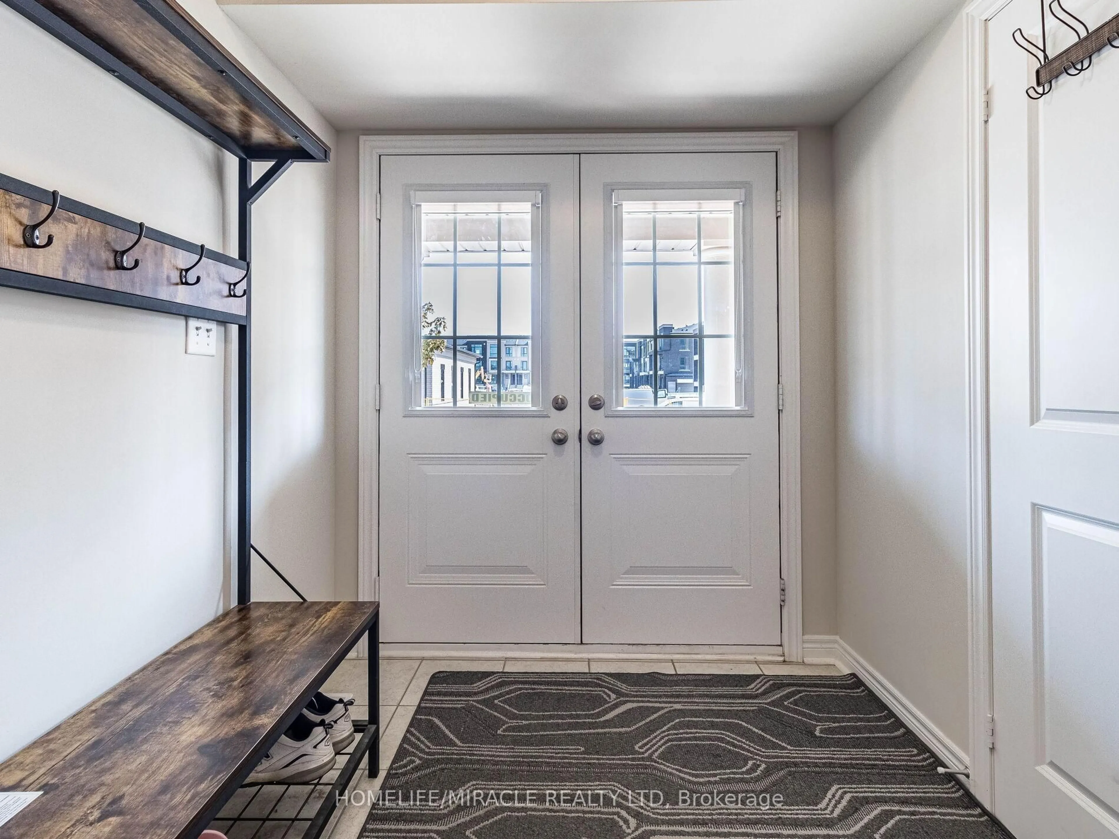 Indoor entryway for 43 Finegan Circ, Brampton Ontario L7A 4Z7