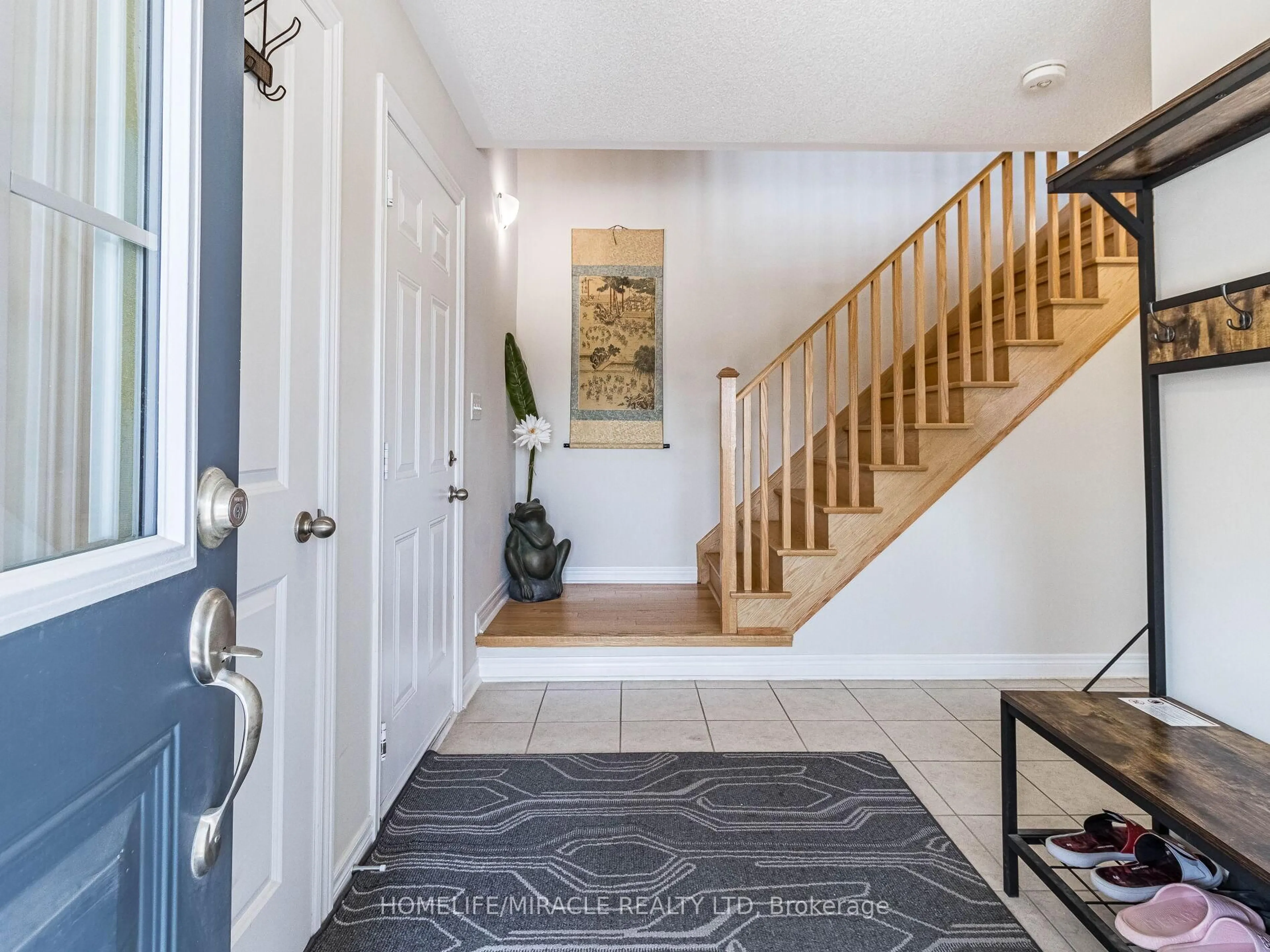 Indoor entryway for 43 Finegan Circ, Brampton Ontario L7A 4Z7