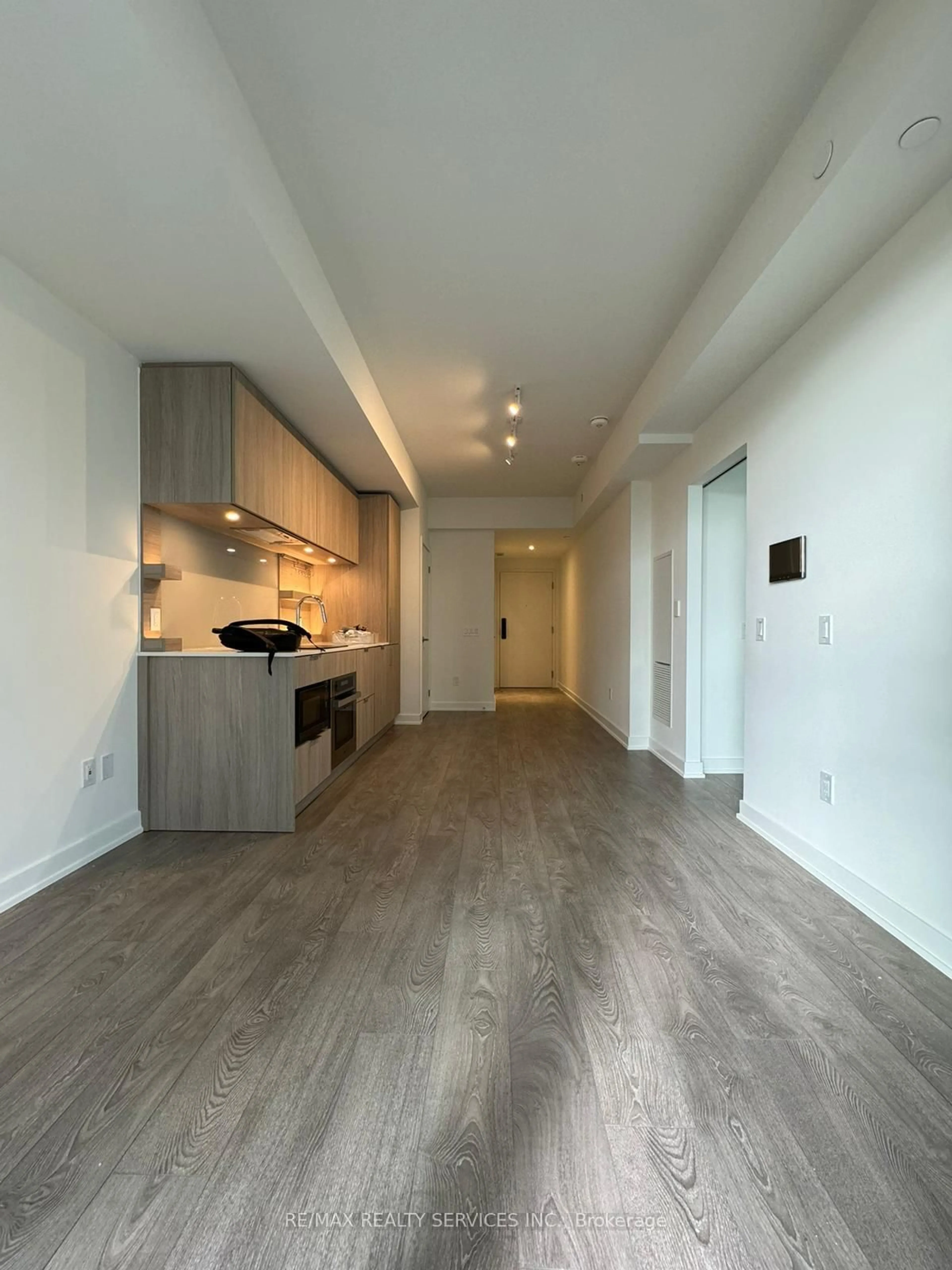 Unknown for 28 Ann St #511, Mississauga Ontario L5G 3G1