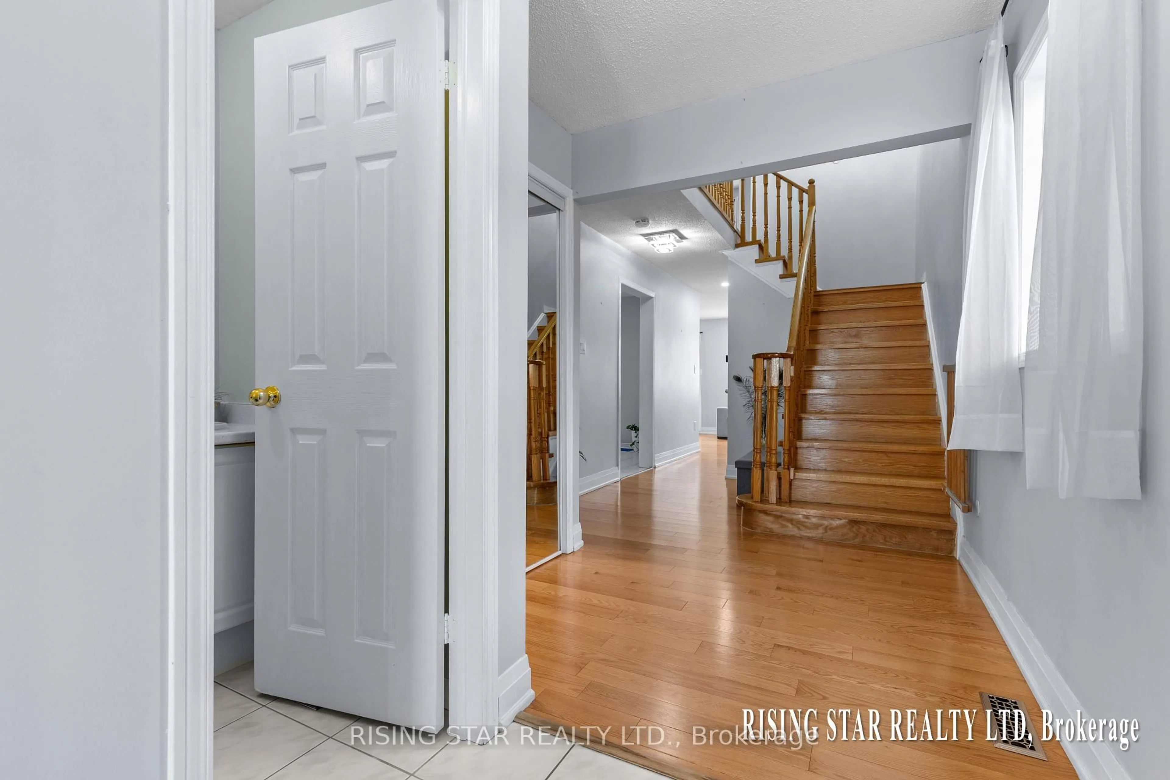 Indoor entryway for 20 Arid Ave, Brampton Ontario L6R 1P9