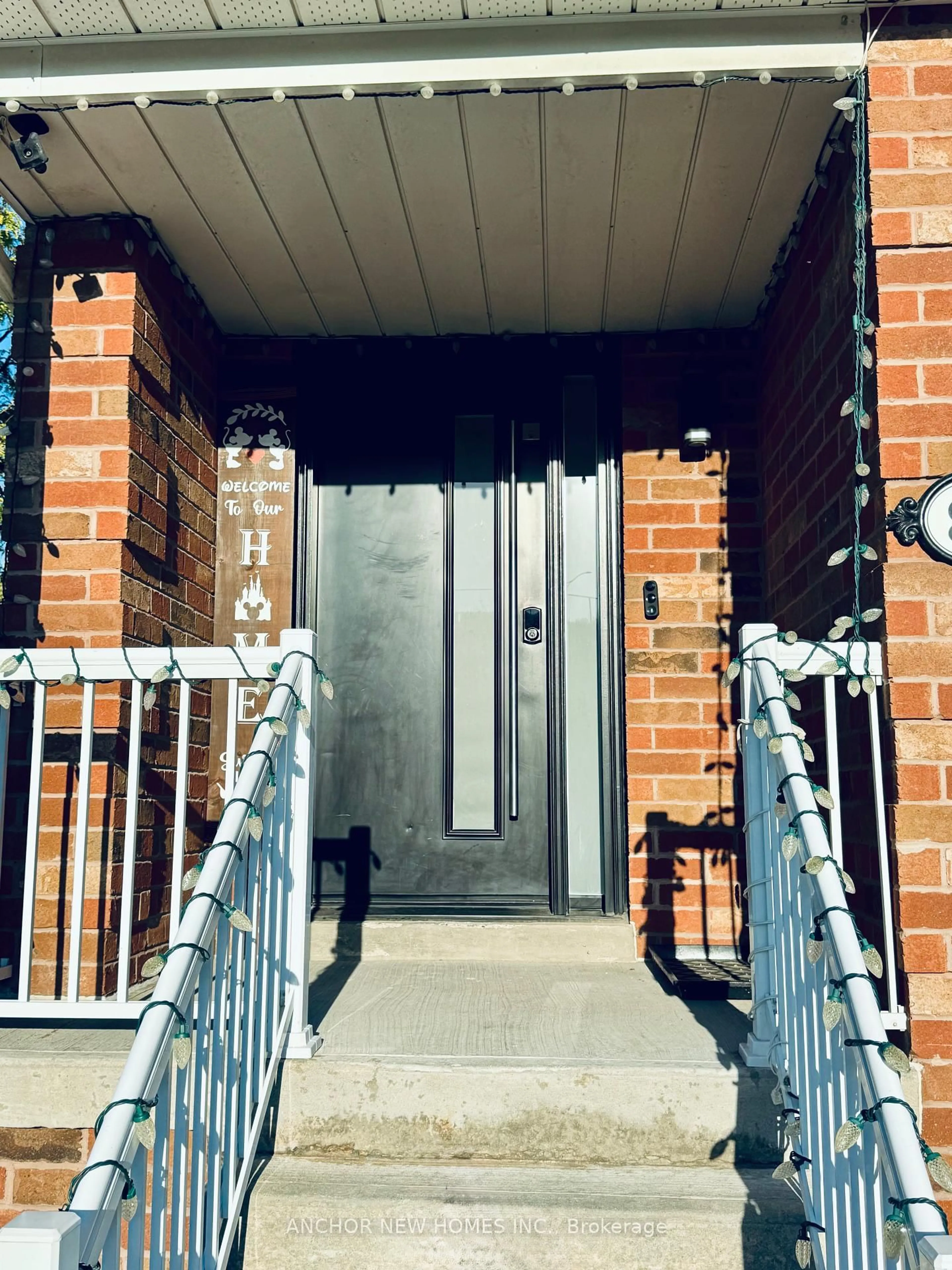 Indoor entryway for 85 Ozner Crt, Brampton Ontario L6X 4Y9