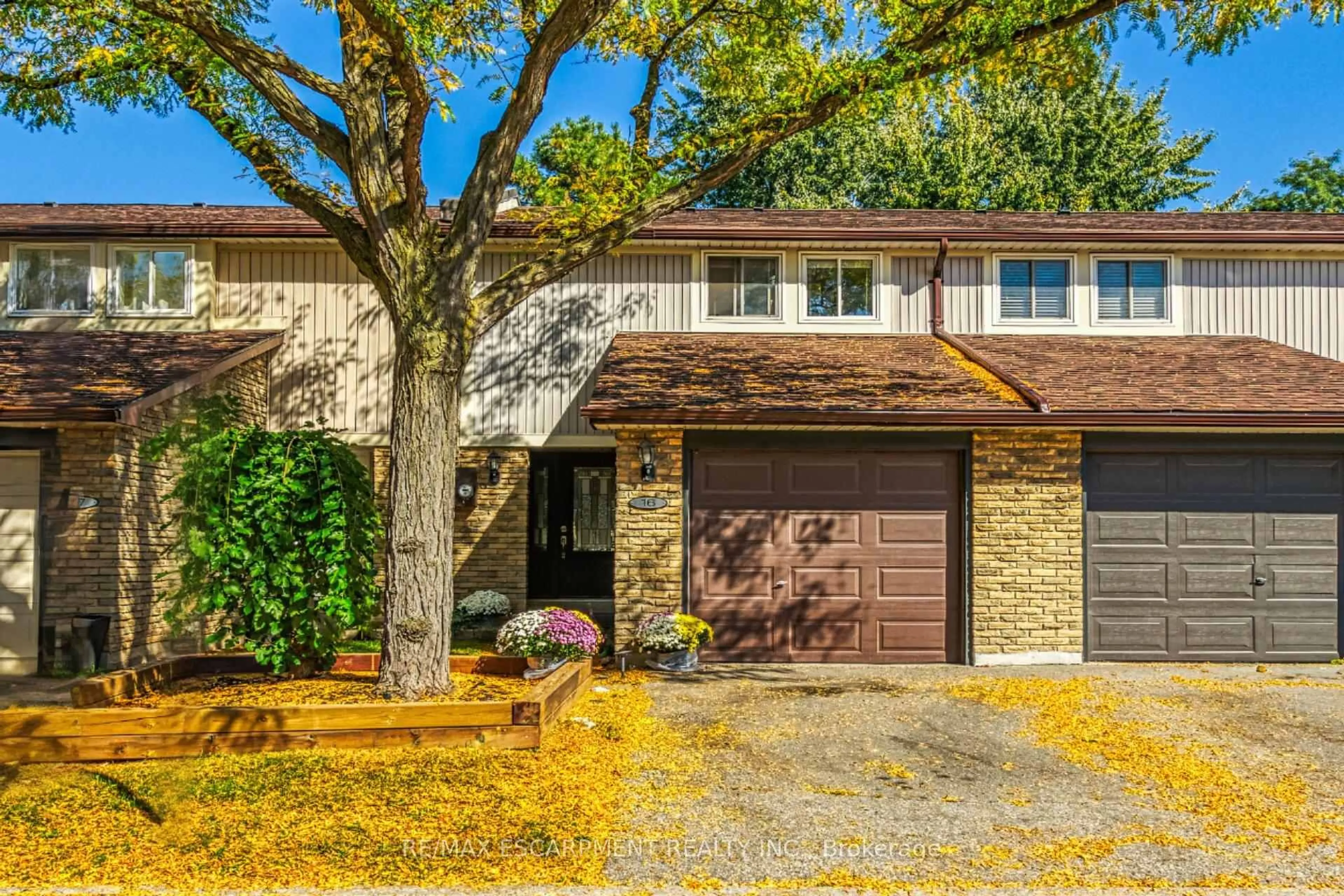 Home with brick exterior material, street for 341 Wilson Dr #16, Milton Ontario L9T 3Y9