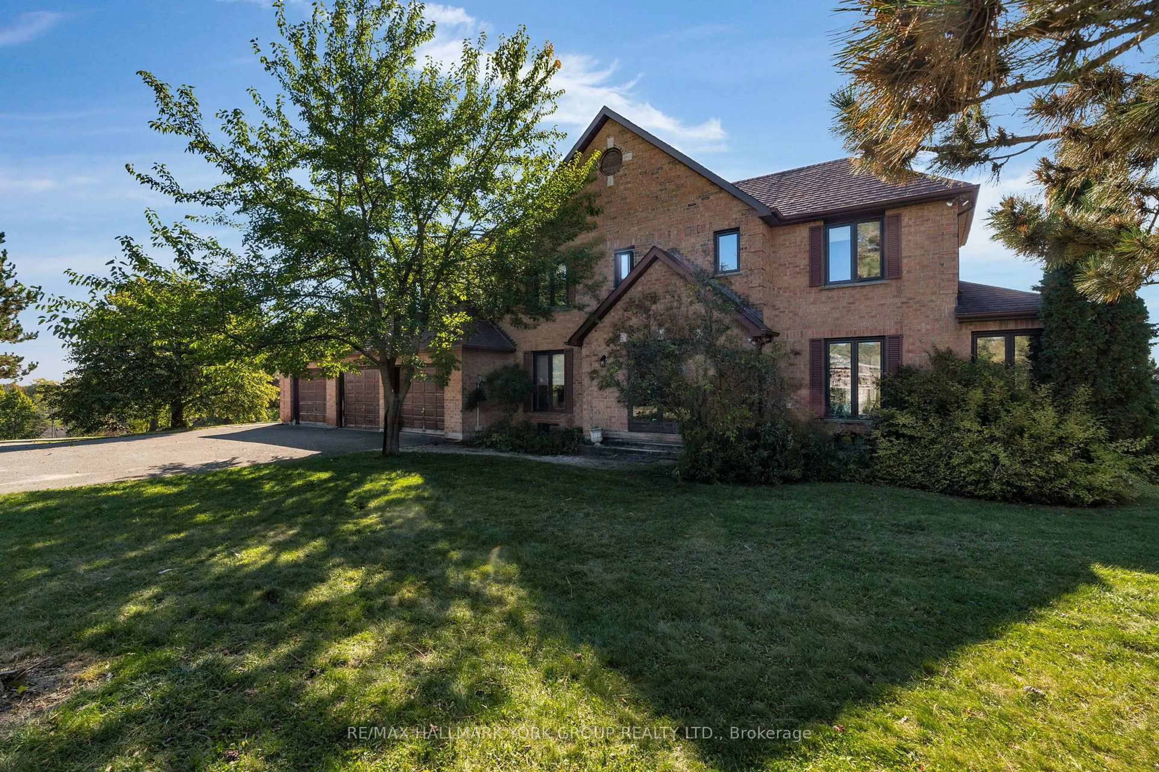Home with brick exterior material, street for 33 Matson Dr, Caledon Ontario L7E 0A9