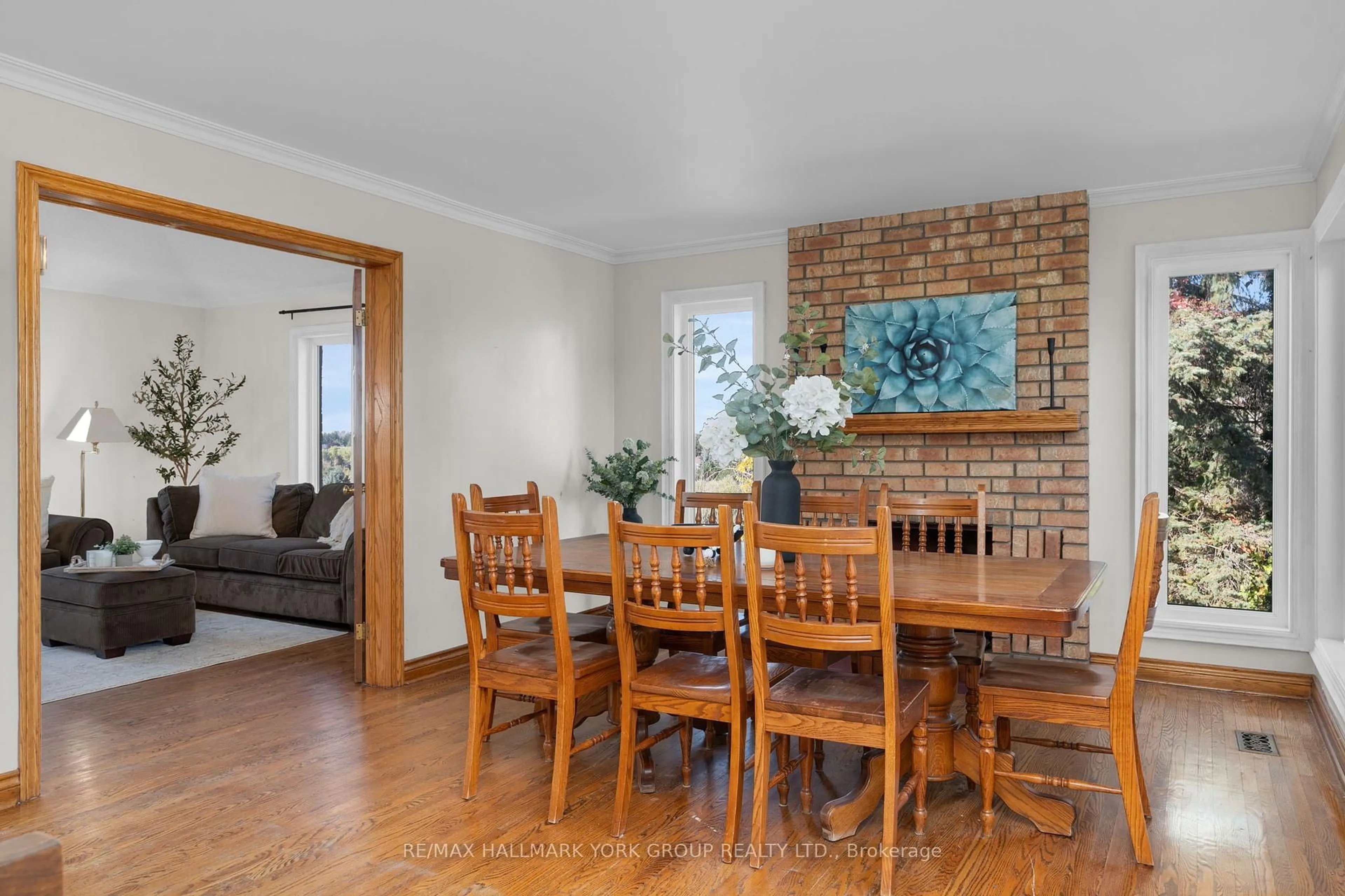 Dining room, wood/laminate floor for 33 Matson Dr, Caledon Ontario L7E 0A9
