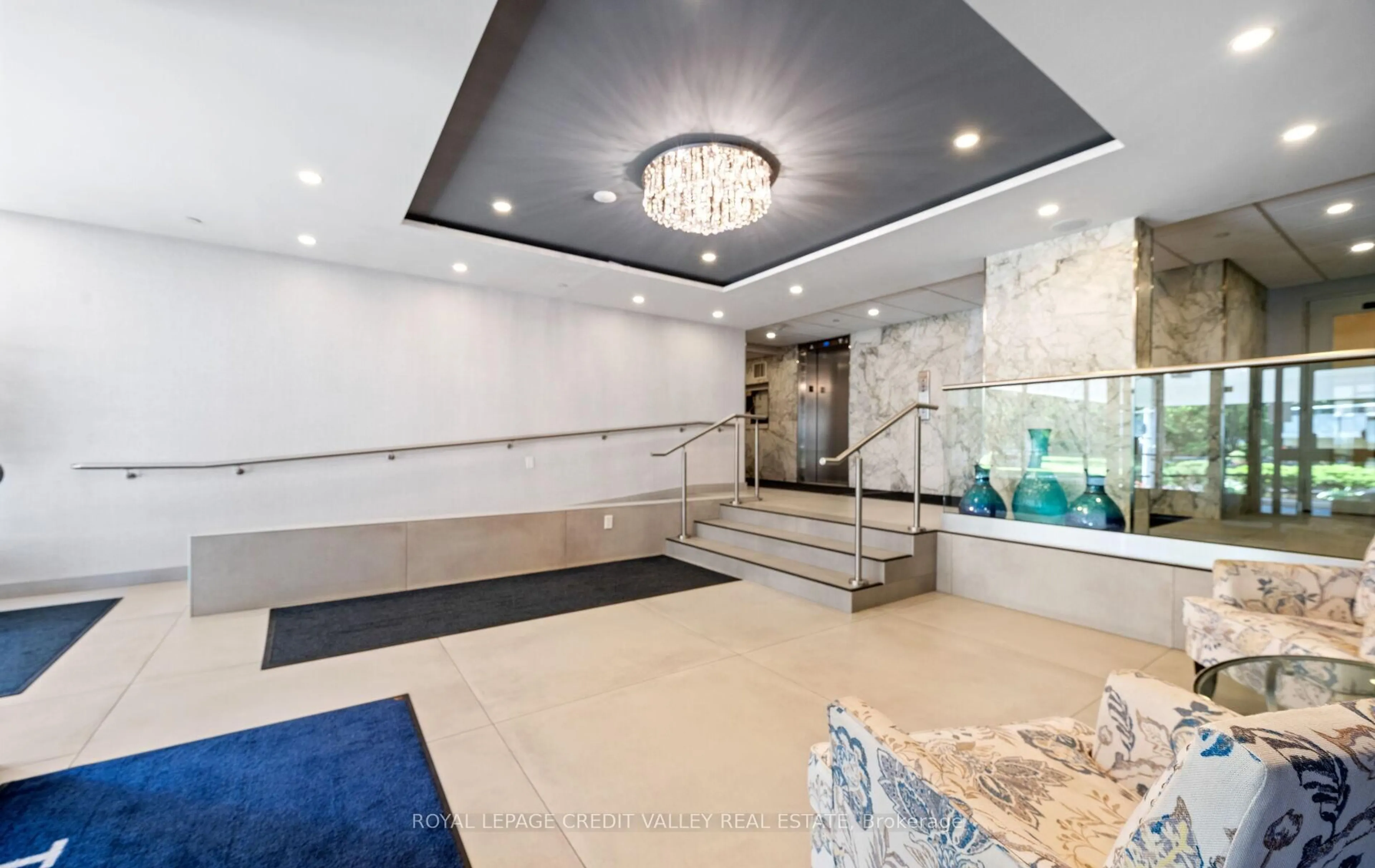 Indoor foyer for 2263 Marine Dr #601, Oakville Ontario L6L 5K1