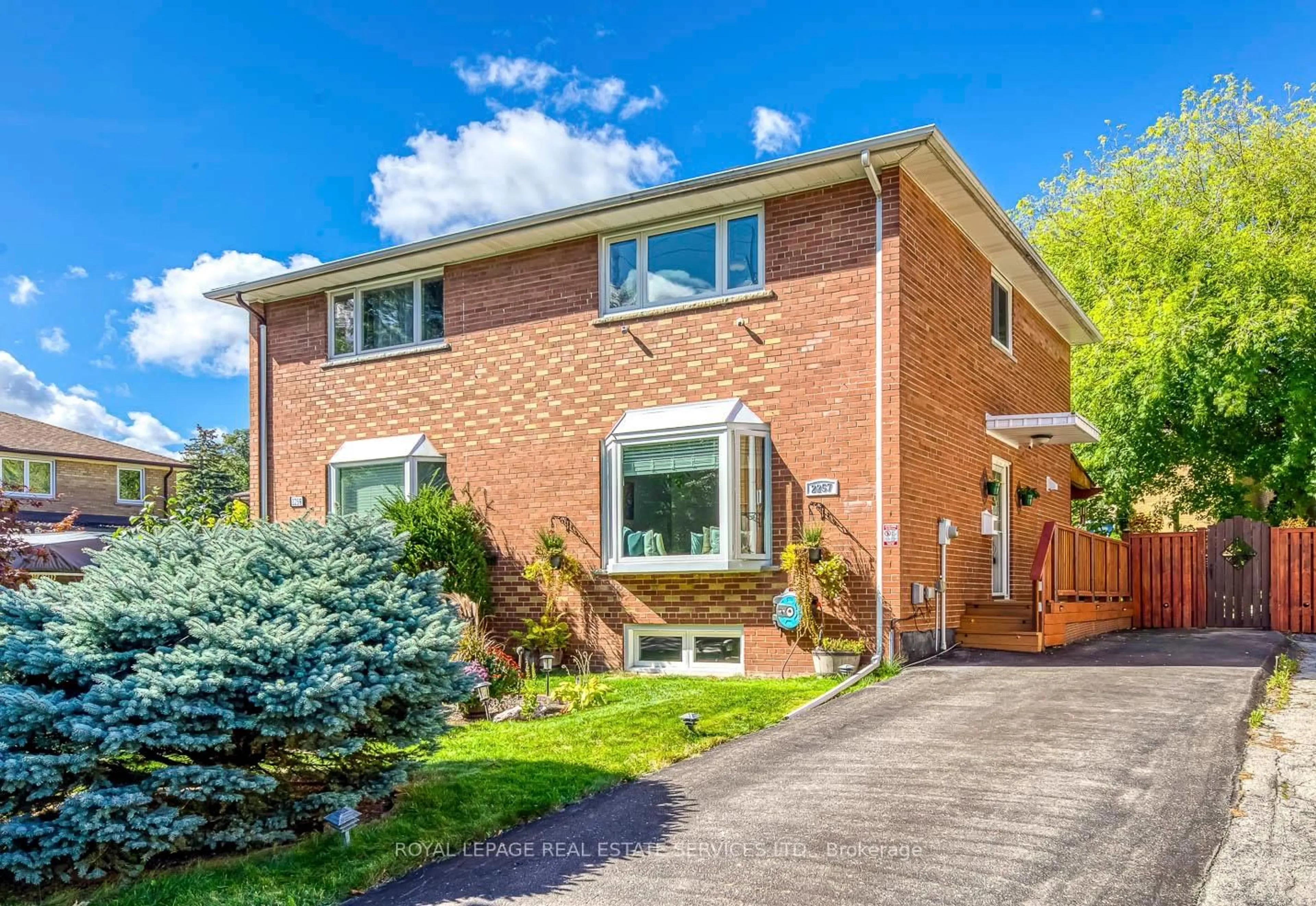 Home with brick exterior material, street for 2257 Wiseman Crt, Mississauga Ontario L5J 1P4