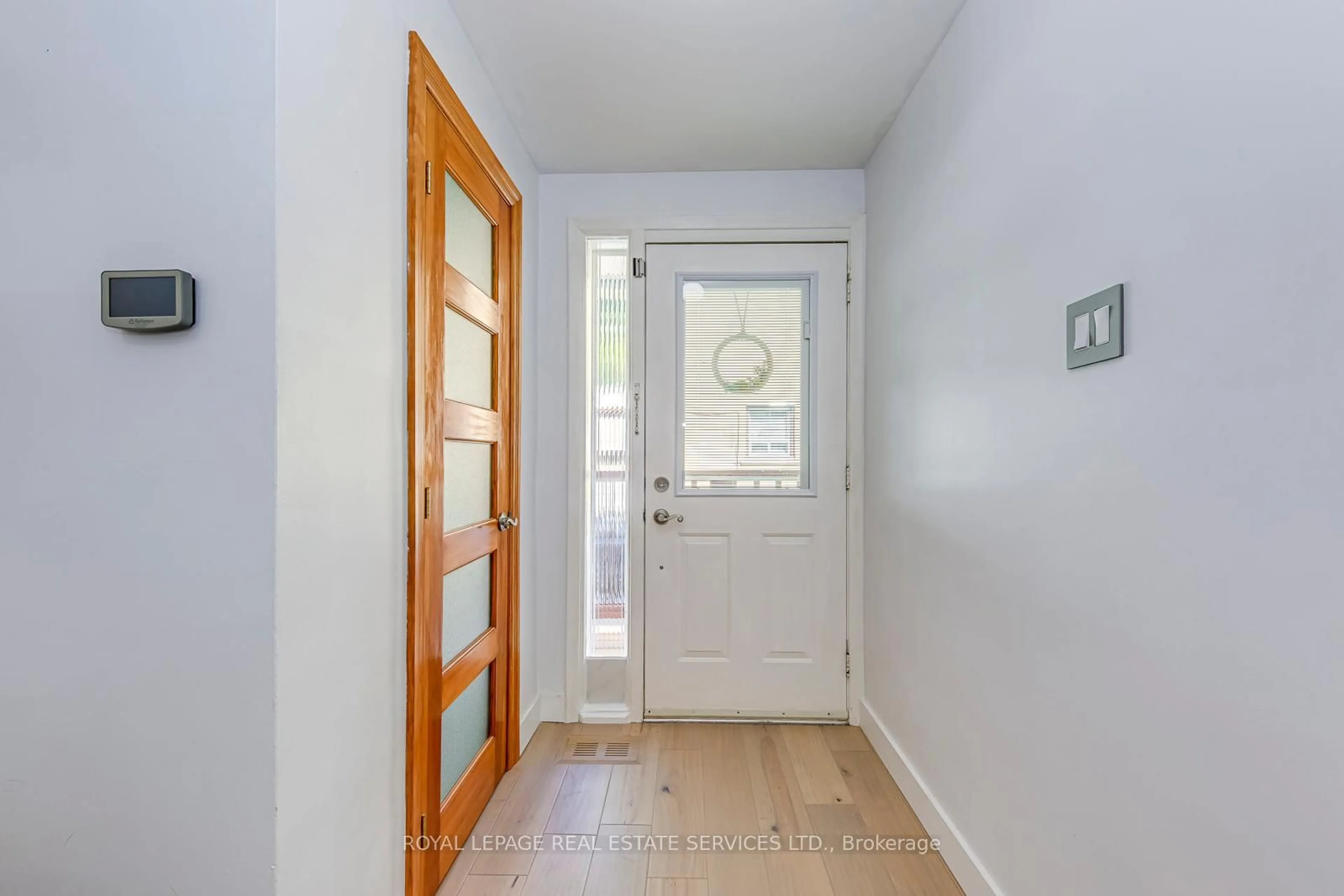 Indoor entryway for 2257 Wiseman Crt, Mississauga Ontario L5J 1P4