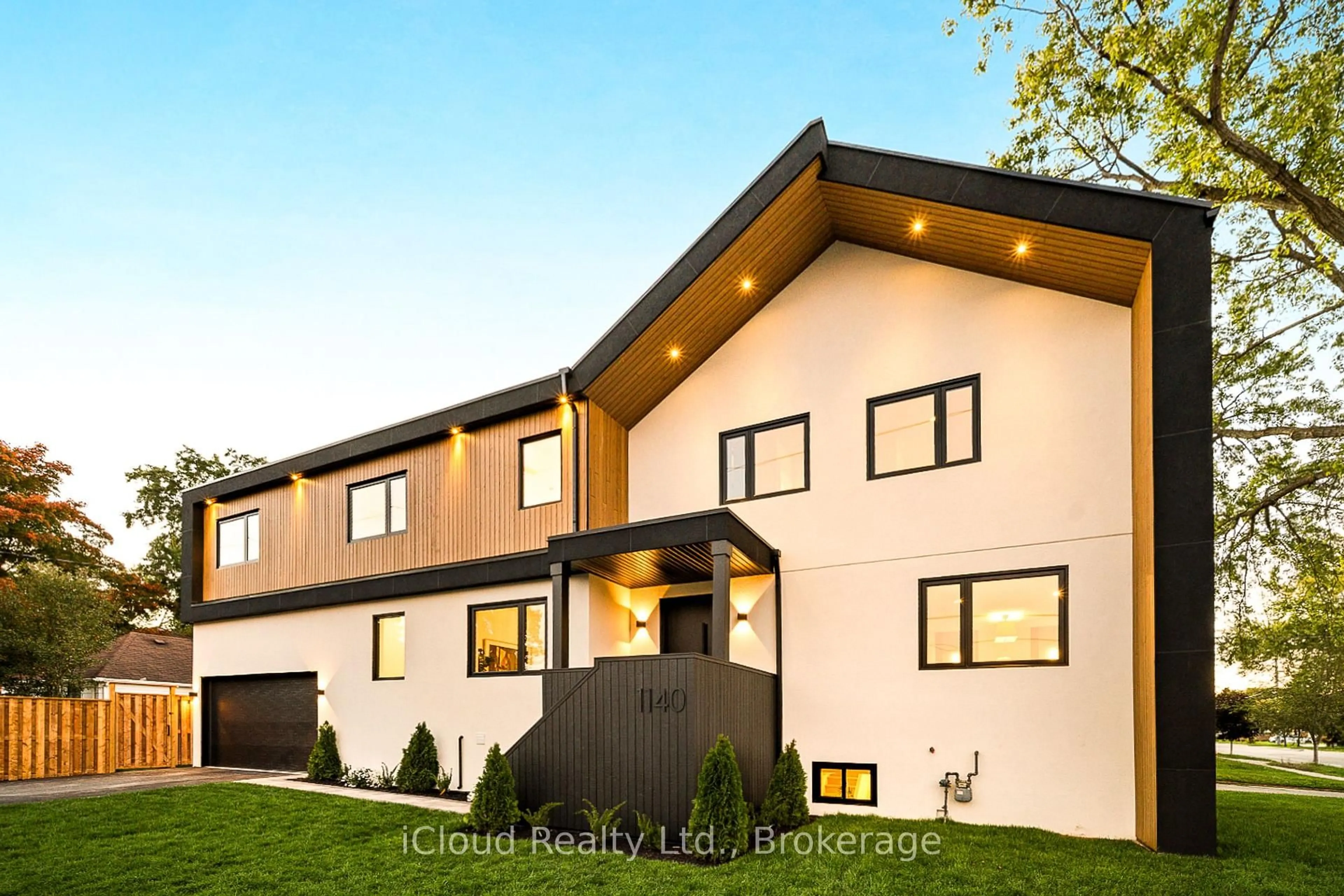 Home with vinyl exterior material, unknown for 1140 Ogden Ave, Mississauga Ontario L5E 2G9