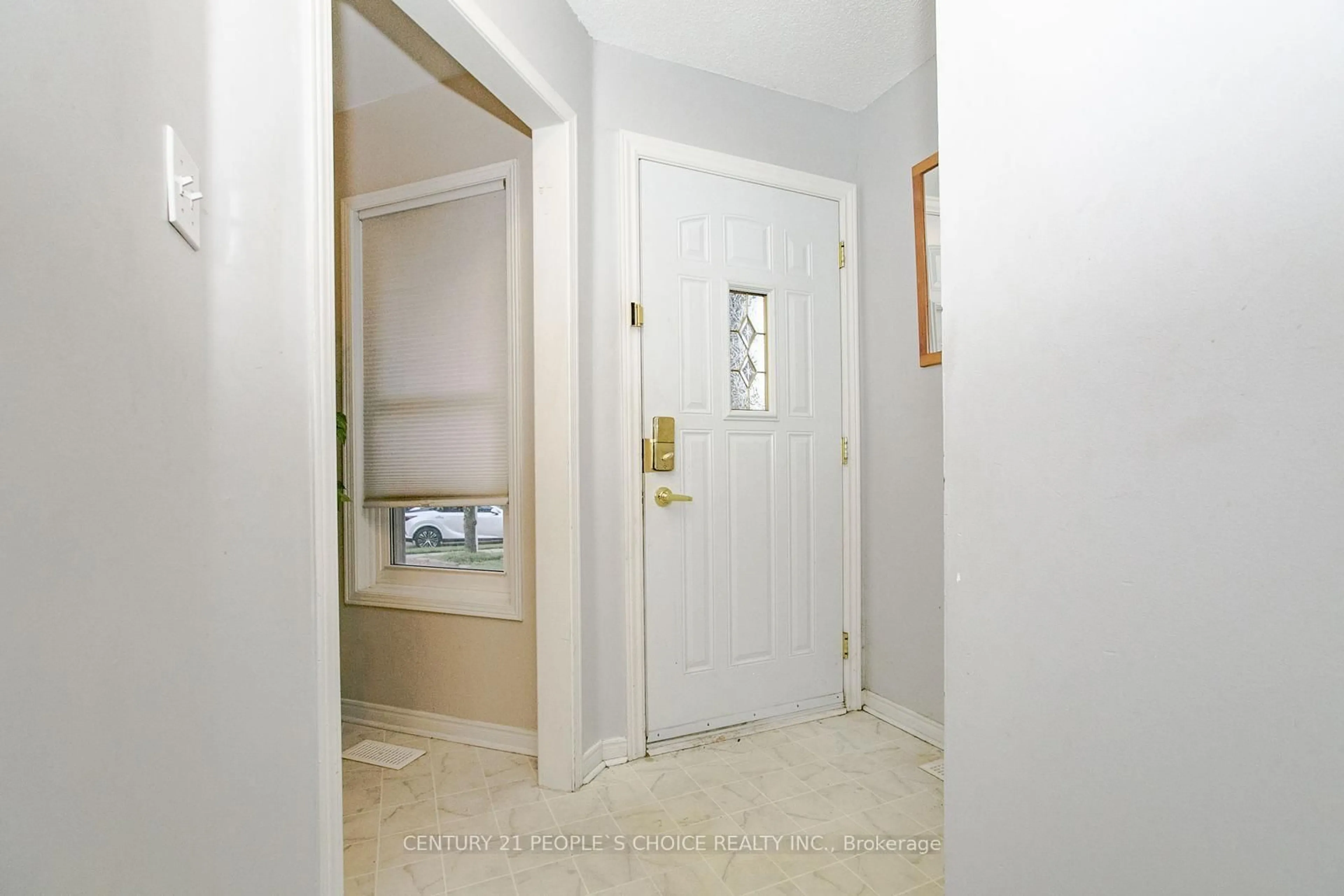 Indoor entryway for 17 Caruso Dr, Brampton Ontario L6Y 5B1