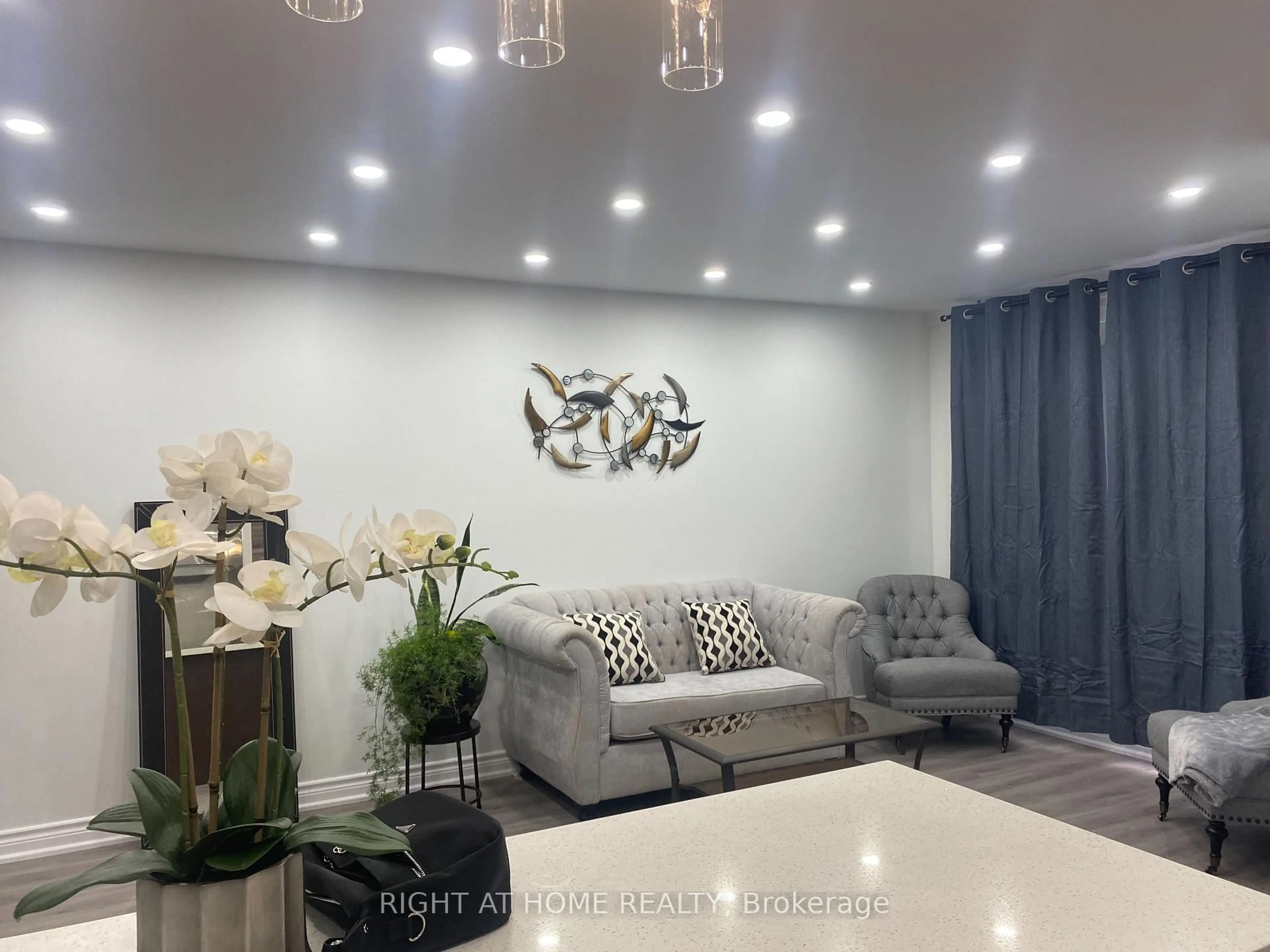 Living room with furniture, unknown for 1395 Williamsport Dr #357, Mississauga Ontario L4X 2T4