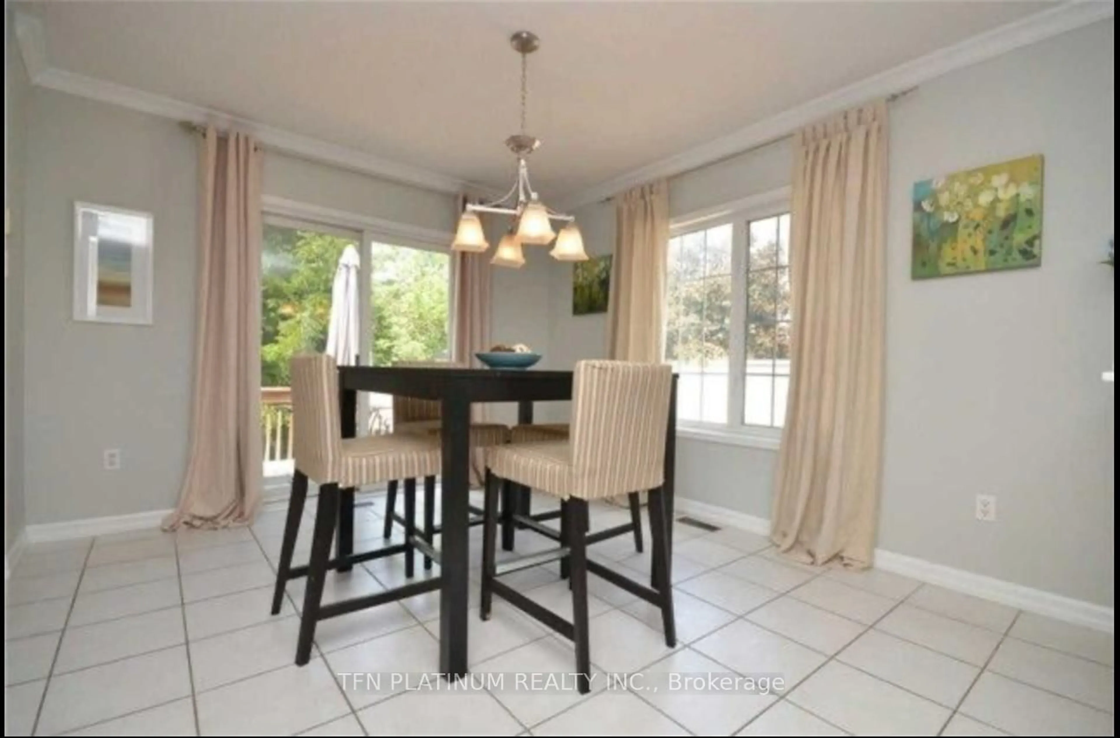 Dining room, ceramic/tile floor for 42 Southbend Dr, Brampton Ontario L7A 1K5
