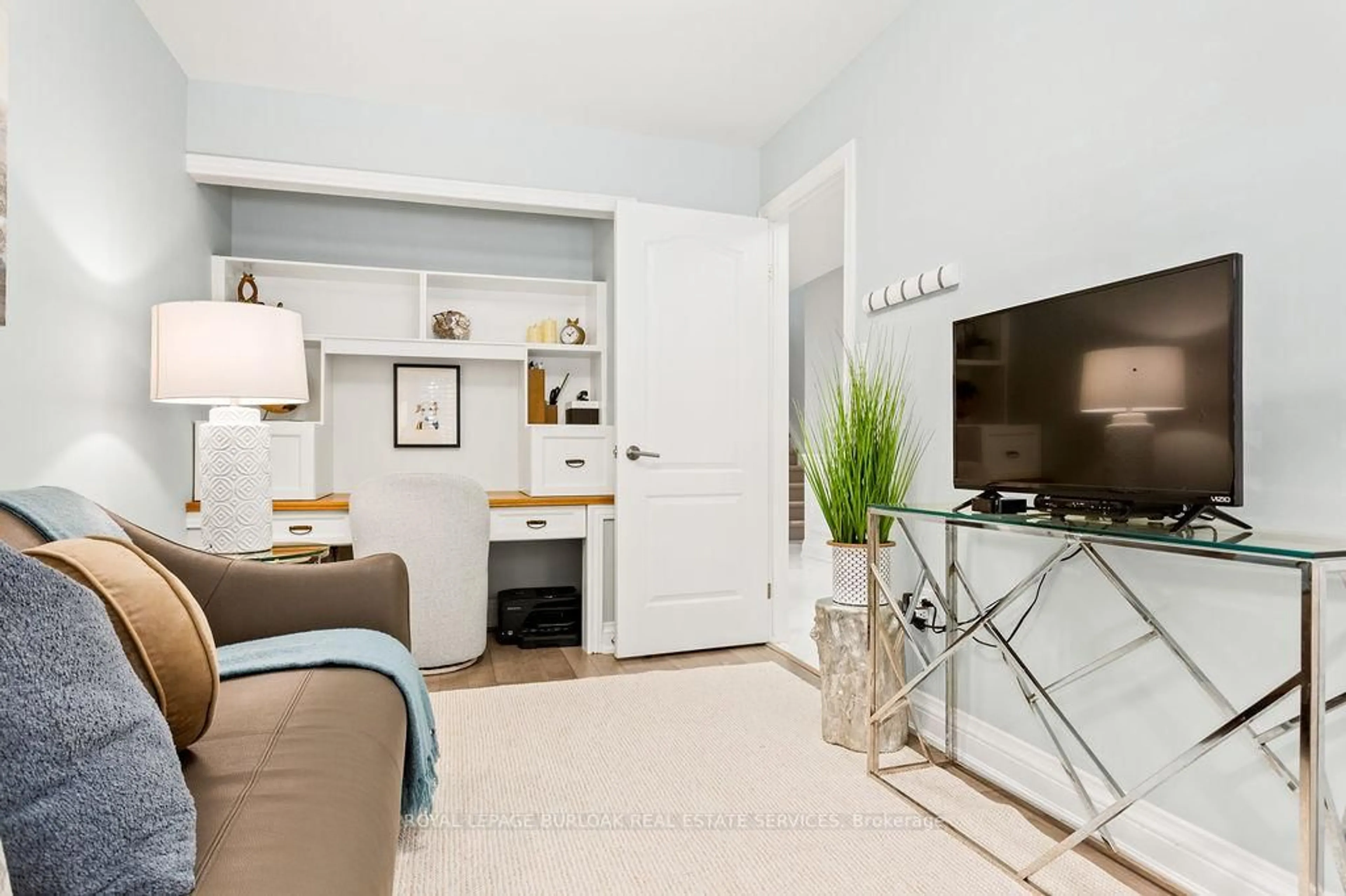 Living room with furniture, unknown for 2350 New St #33, Burlington Ontario L7R 4P8