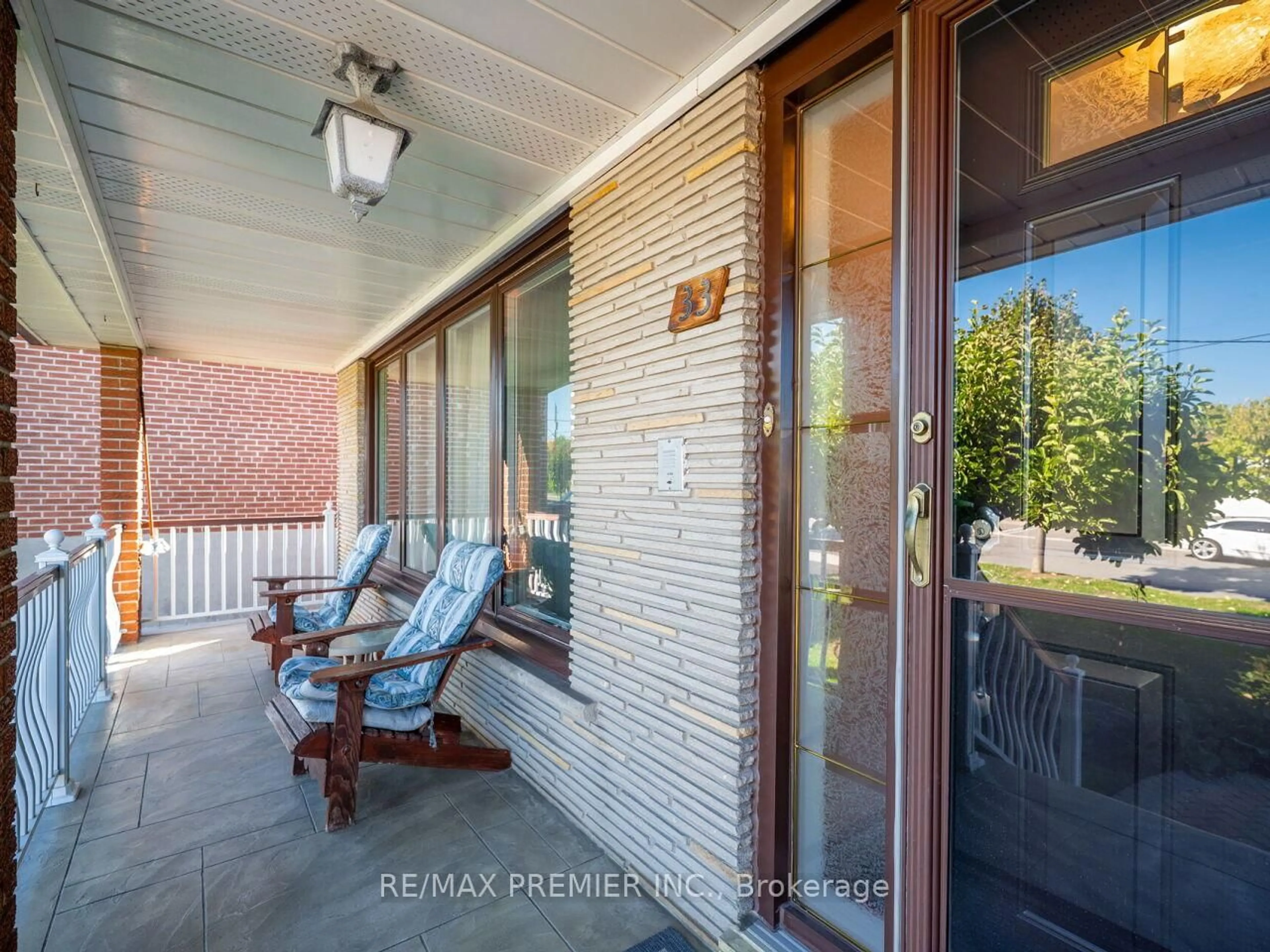 Indoor entryway for 33 Clair Rd, Toronto Ontario M3N 1A7