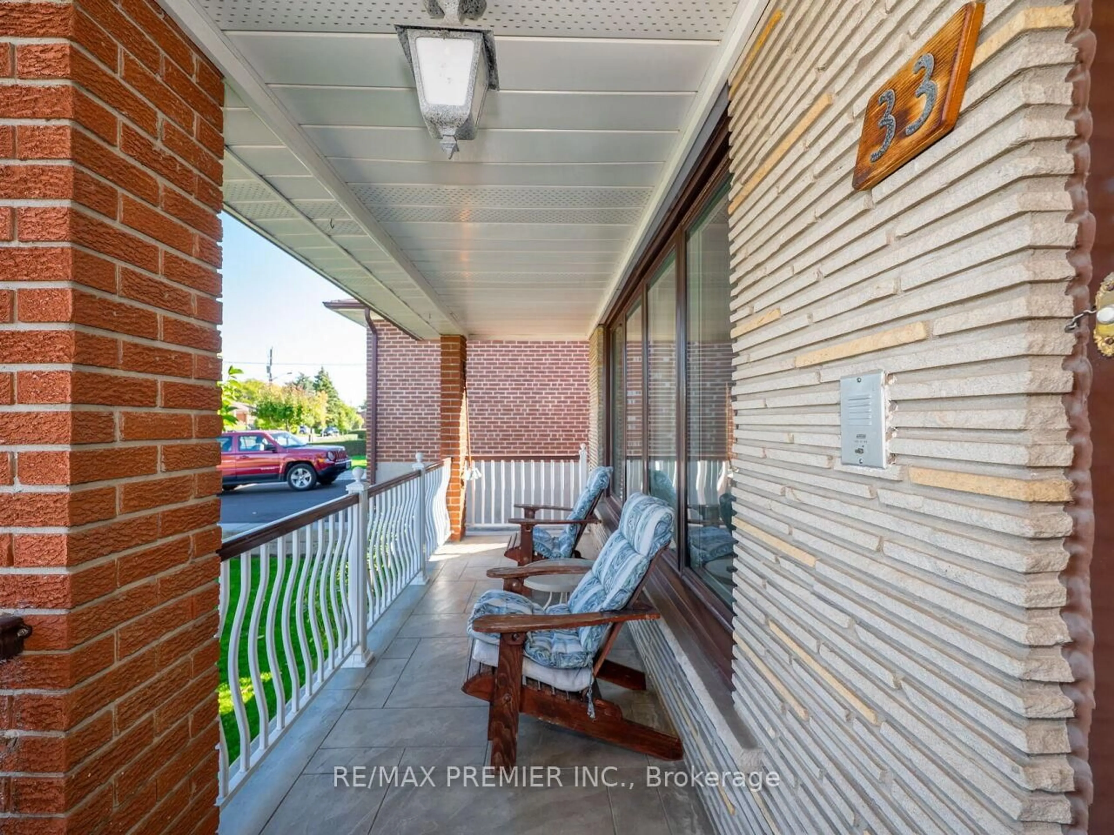 Patio, street for 33 Clair Rd, Toronto Ontario M3N 1A7