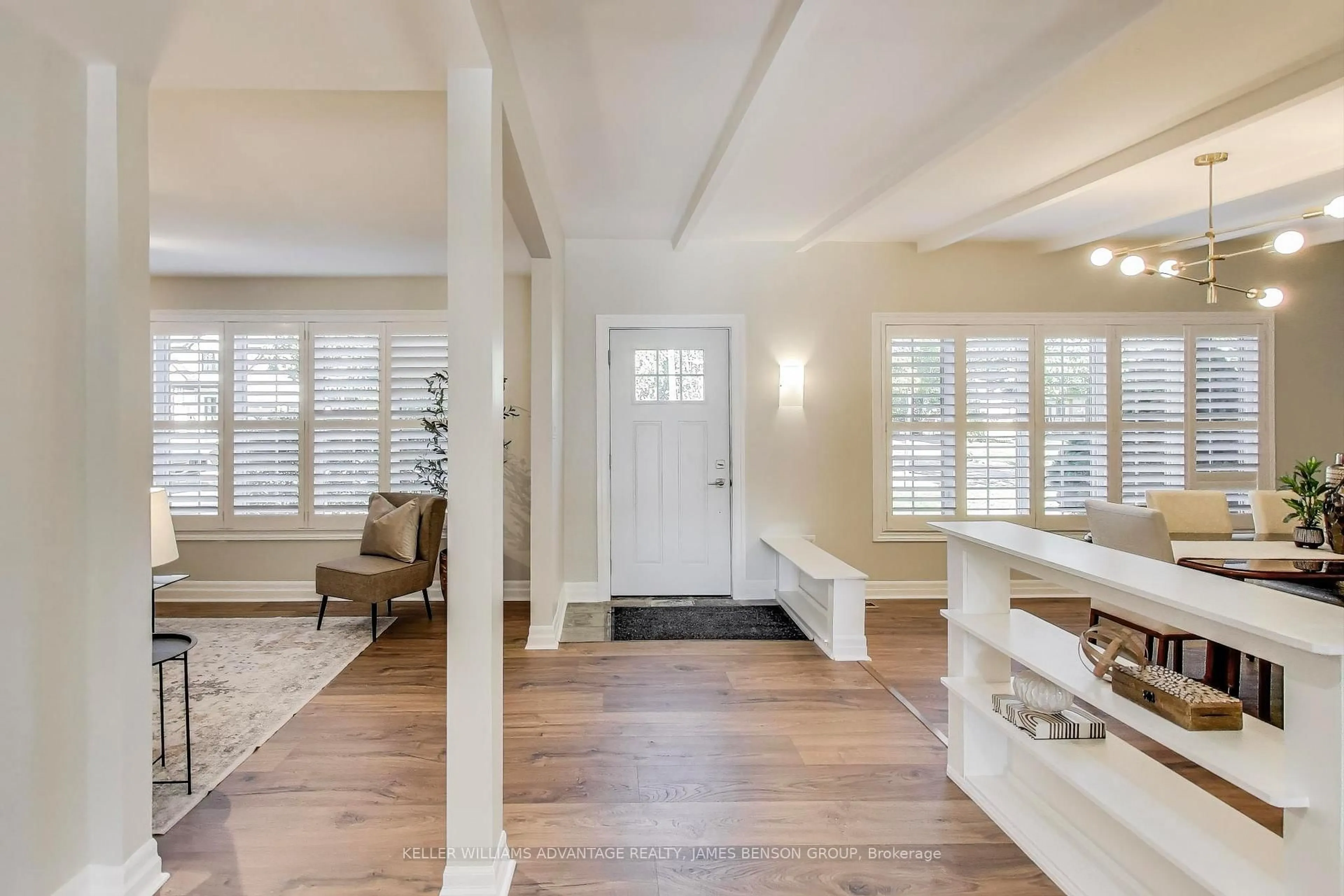 Indoor entryway for 1188 Mineola Gdns, Mississauga Ontario L5G 3X9