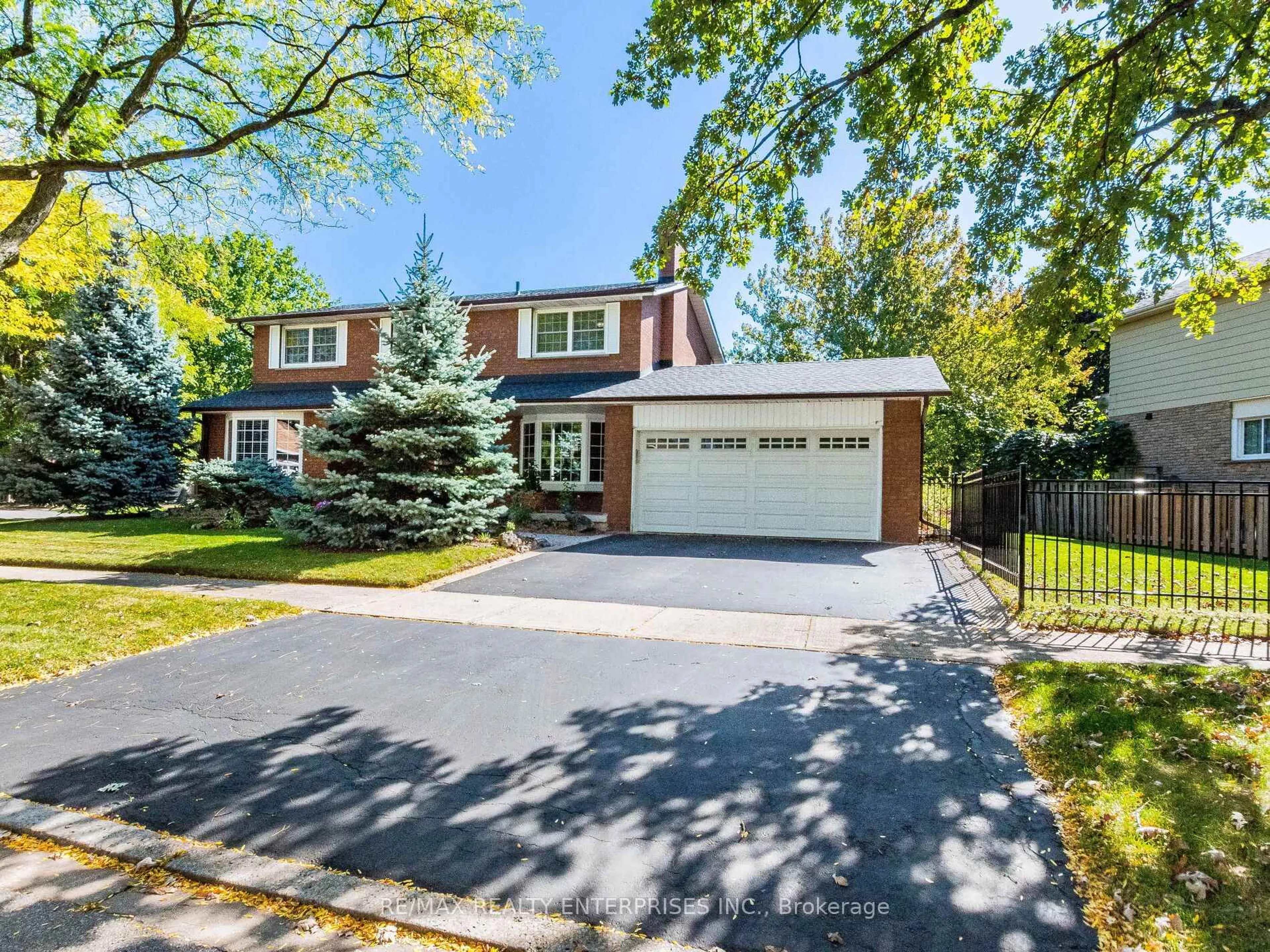 Home with brick exterior material, street for 1404 Kimberley Dr, Oakville Ontario L6H 2W6