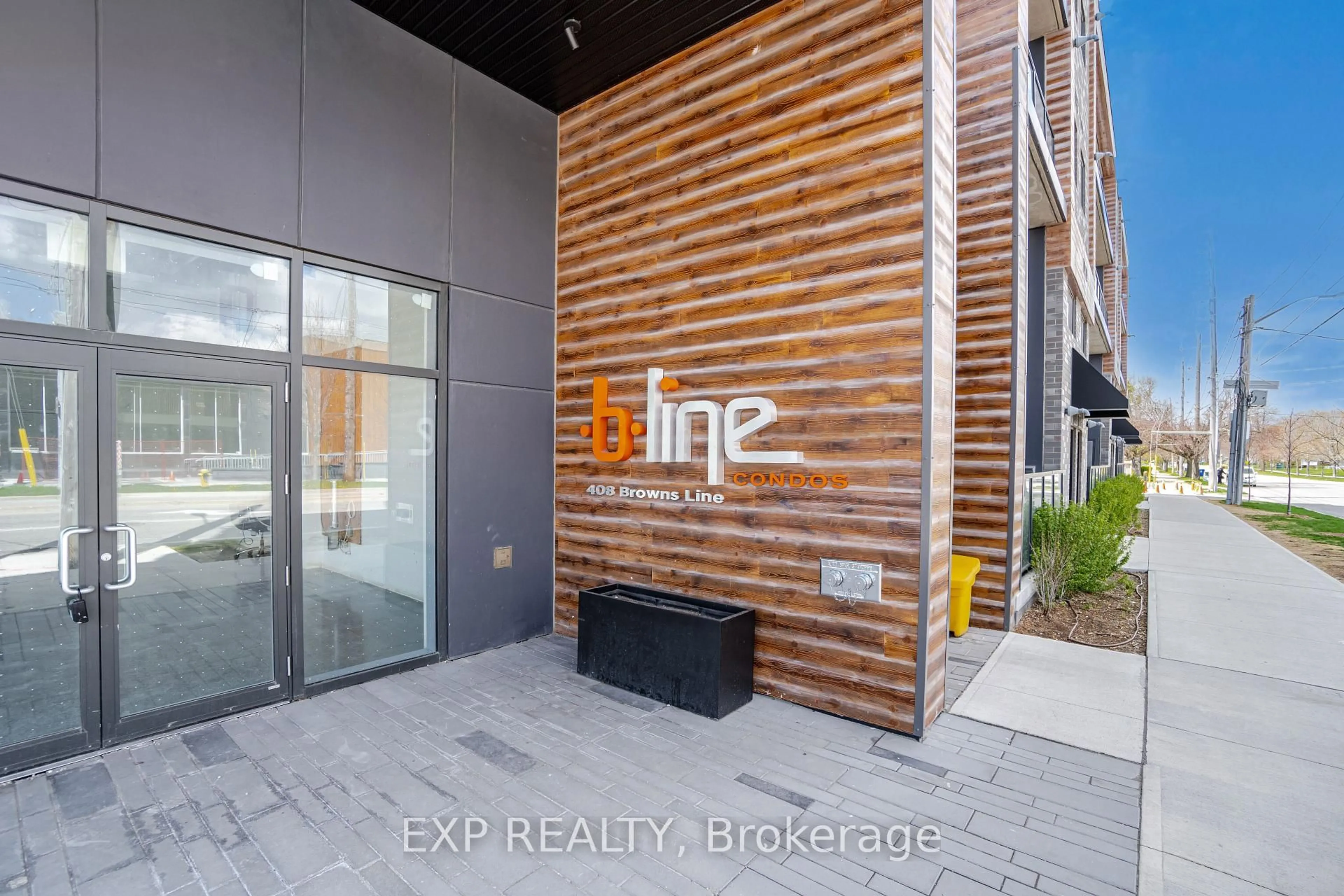 Indoor entryway for 408 Browns Line #401, Toronto Ontario M8W 0C3