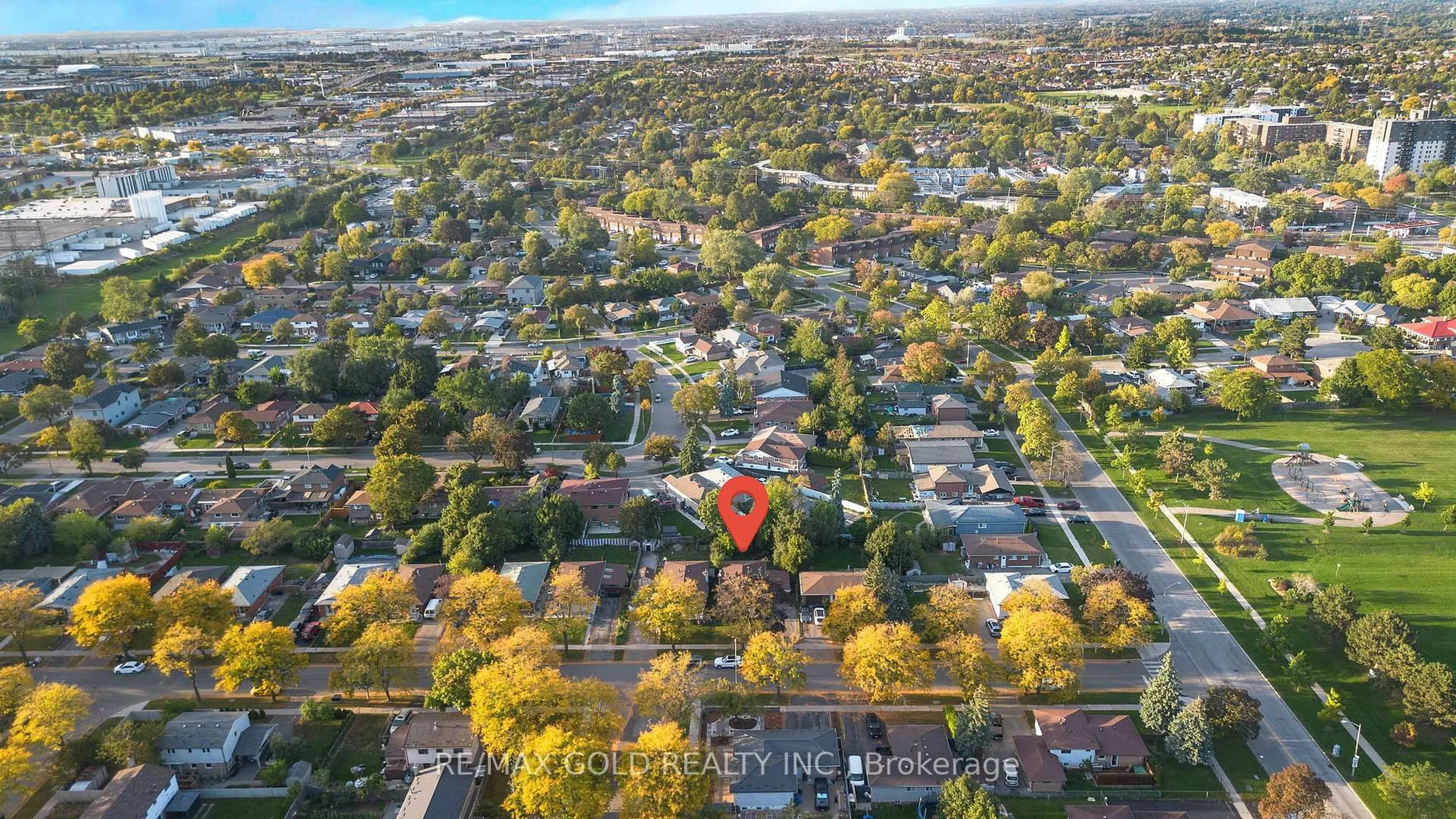 A pic from outside/outdoor area/front of a property/back of a property/a pic from drone, street for 6 Midhurst Dr, Toronto Ontario M9V 1Z7