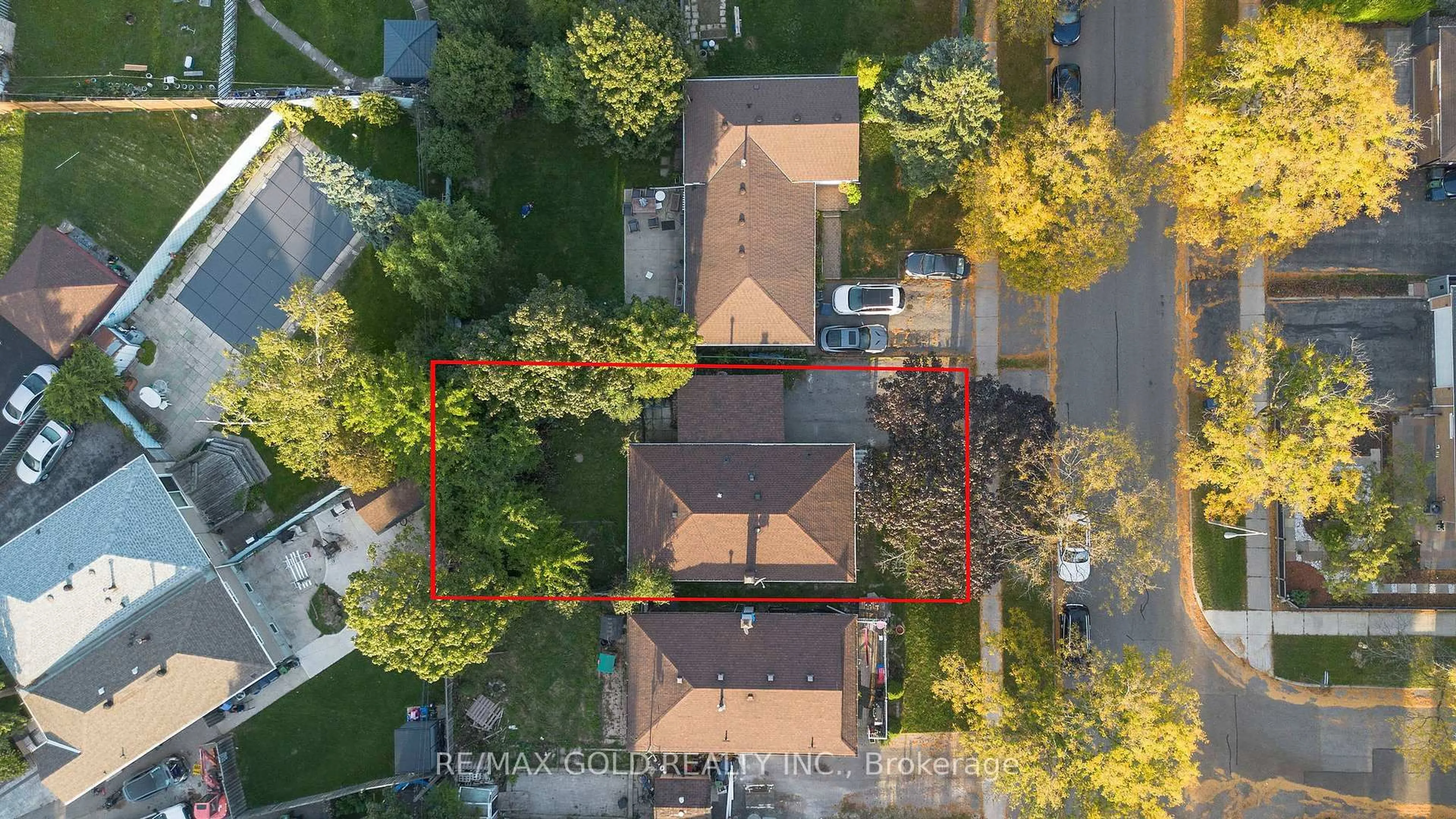 A pic from outside/outdoor area/front of a property/back of a property/a pic from drone, city buildings view from balcony for 6 Midhurst Dr, Toronto Ontario M9V 1Z7