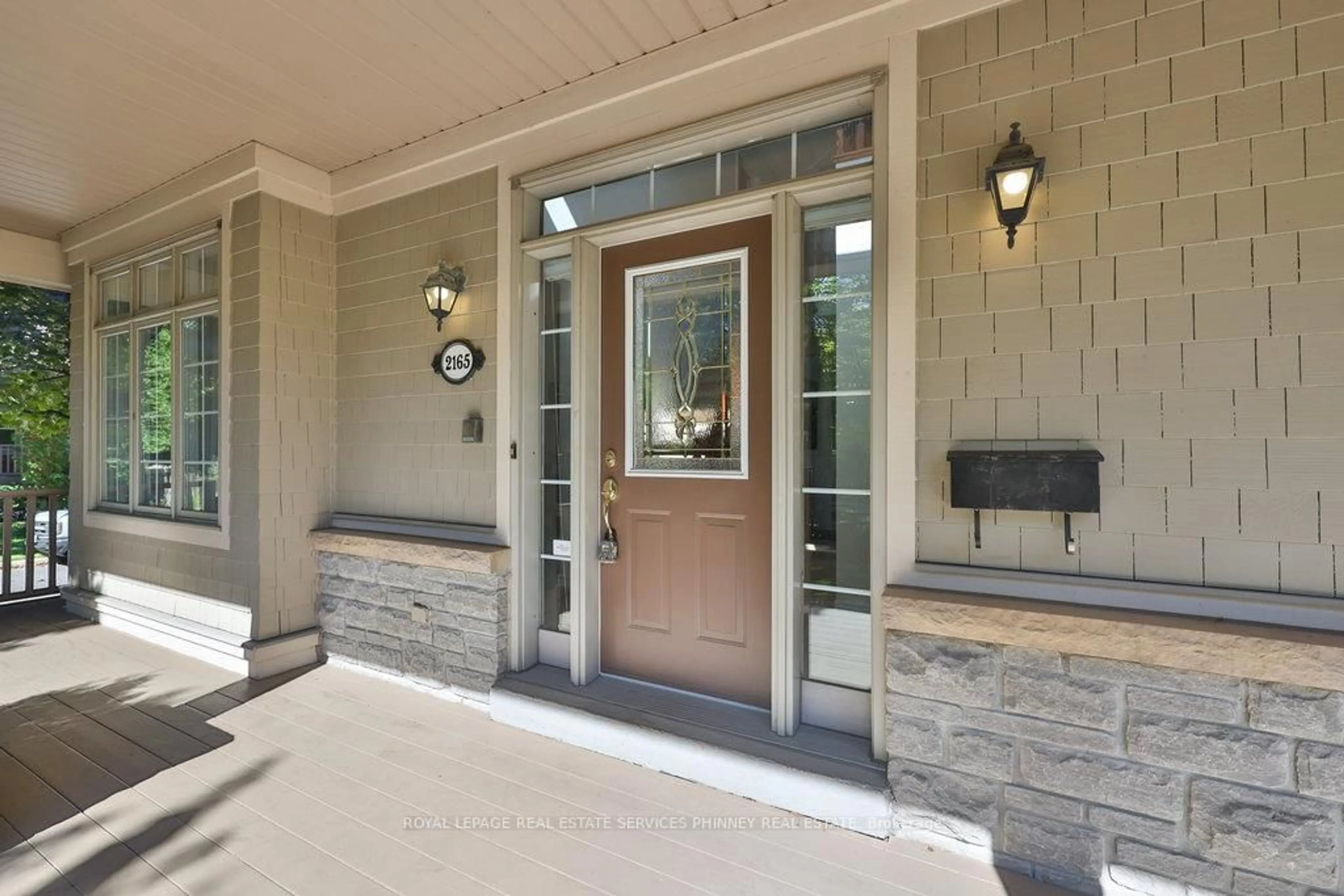 Indoor entryway for 2165 Stavebank Rd #27, Mississauga Ontario L5C 1T3