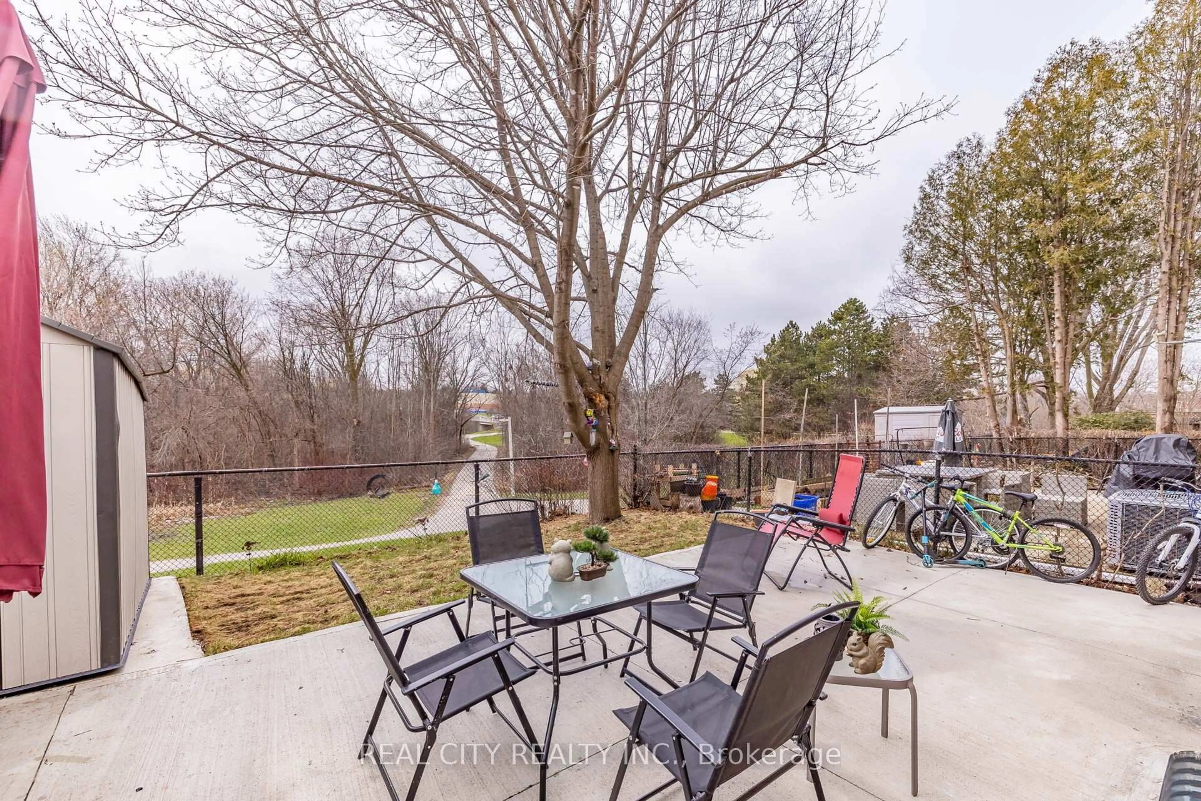 Patio, unknown for 70 Majestic Cres, Brampton Ontario L6S 3N2
