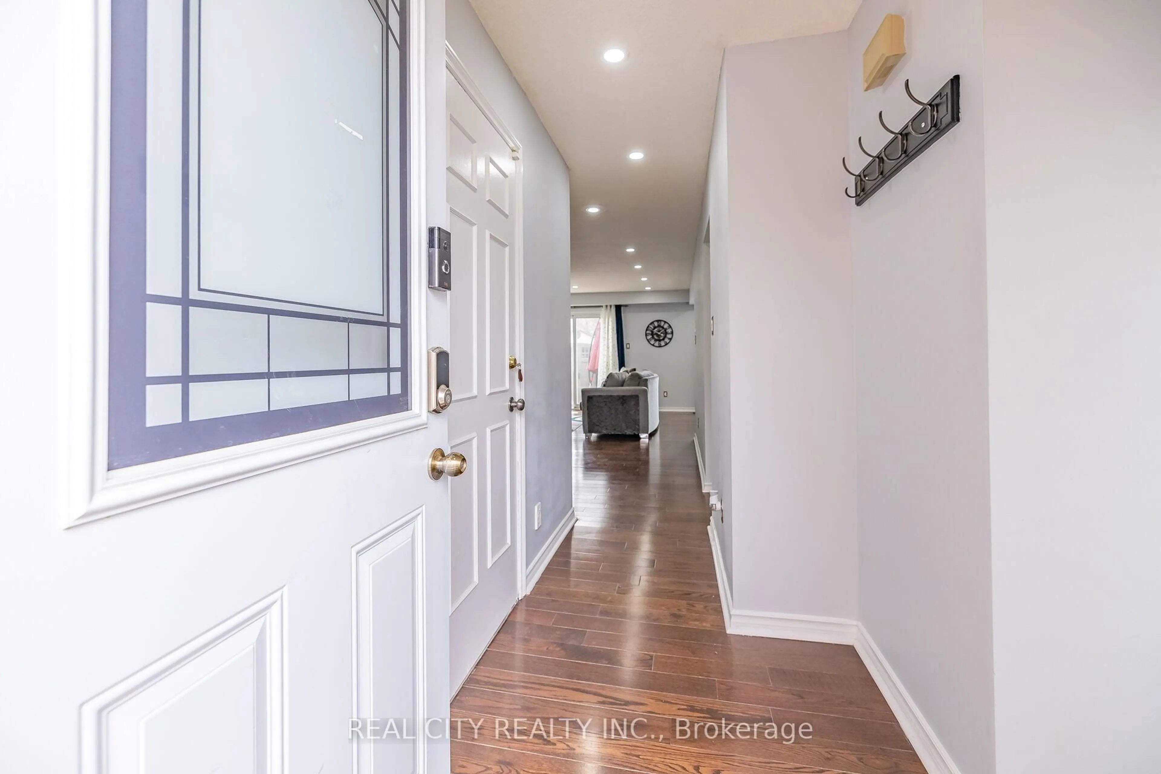 Indoor entryway for 70 Majestic Cres, Brampton Ontario L6S 3N2