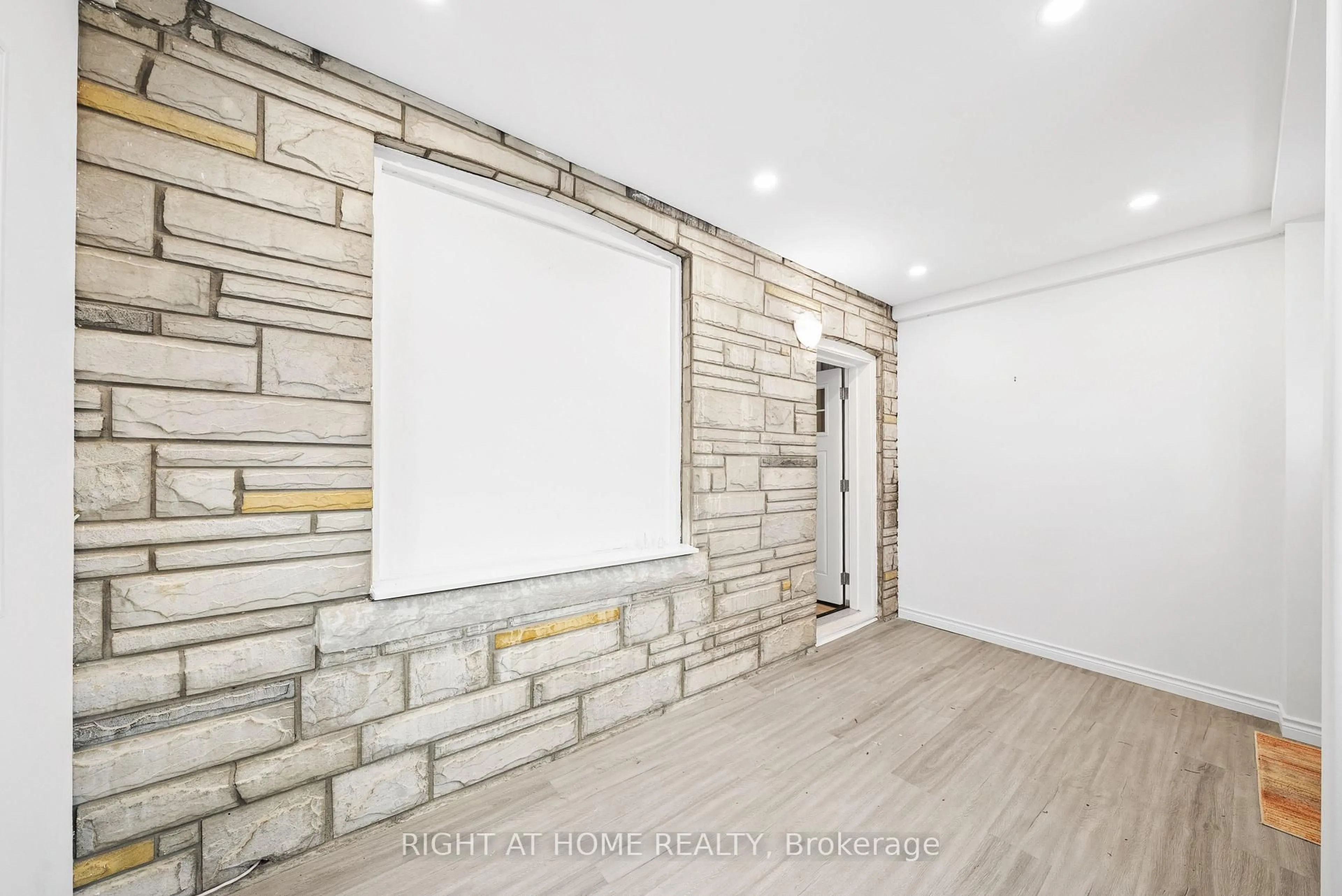 Indoor entryway for 134 Millicent St, Toronto Ontario M6H 1W4