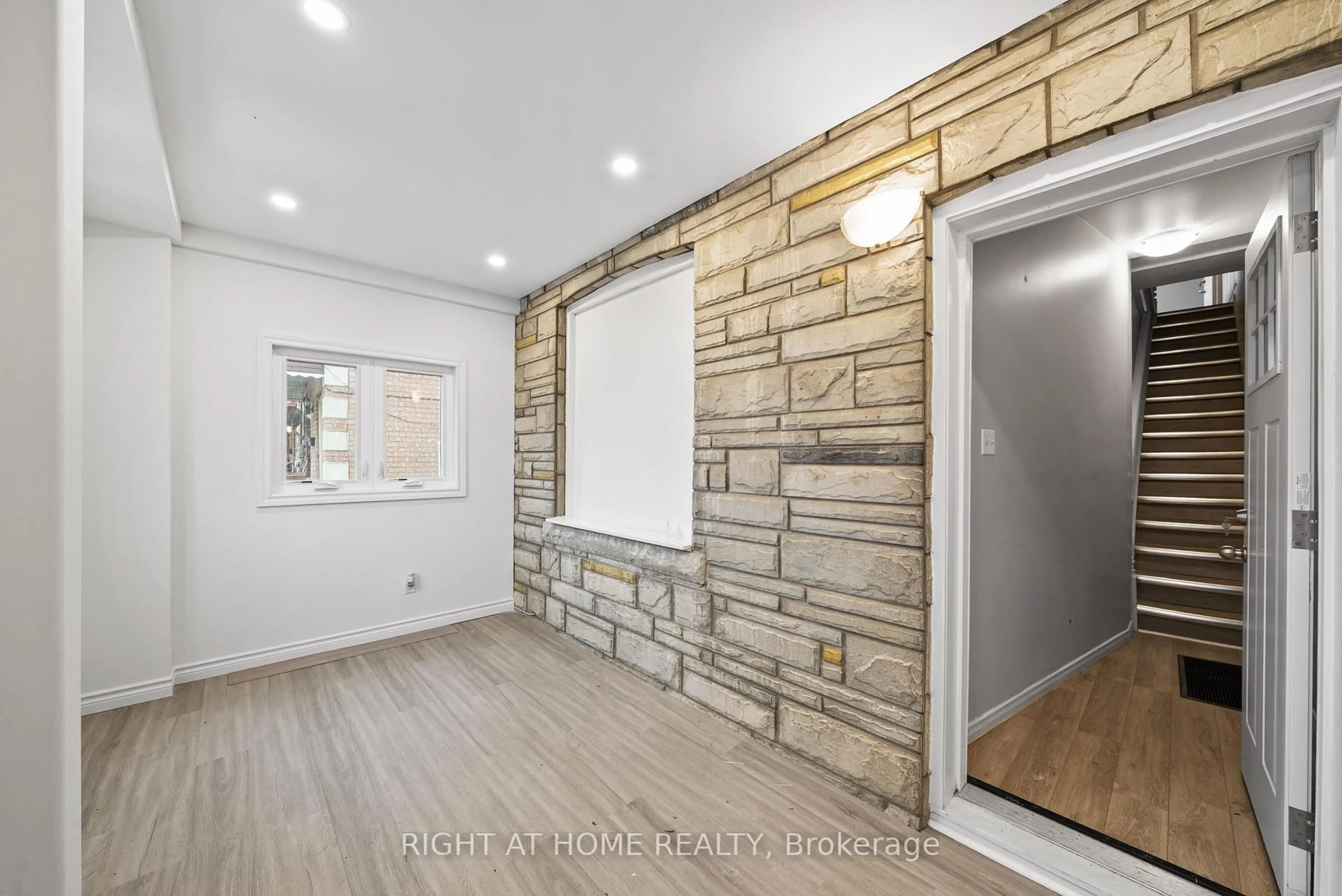 Unknown for 134 Millicent St, Toronto Ontario M6H 1W4