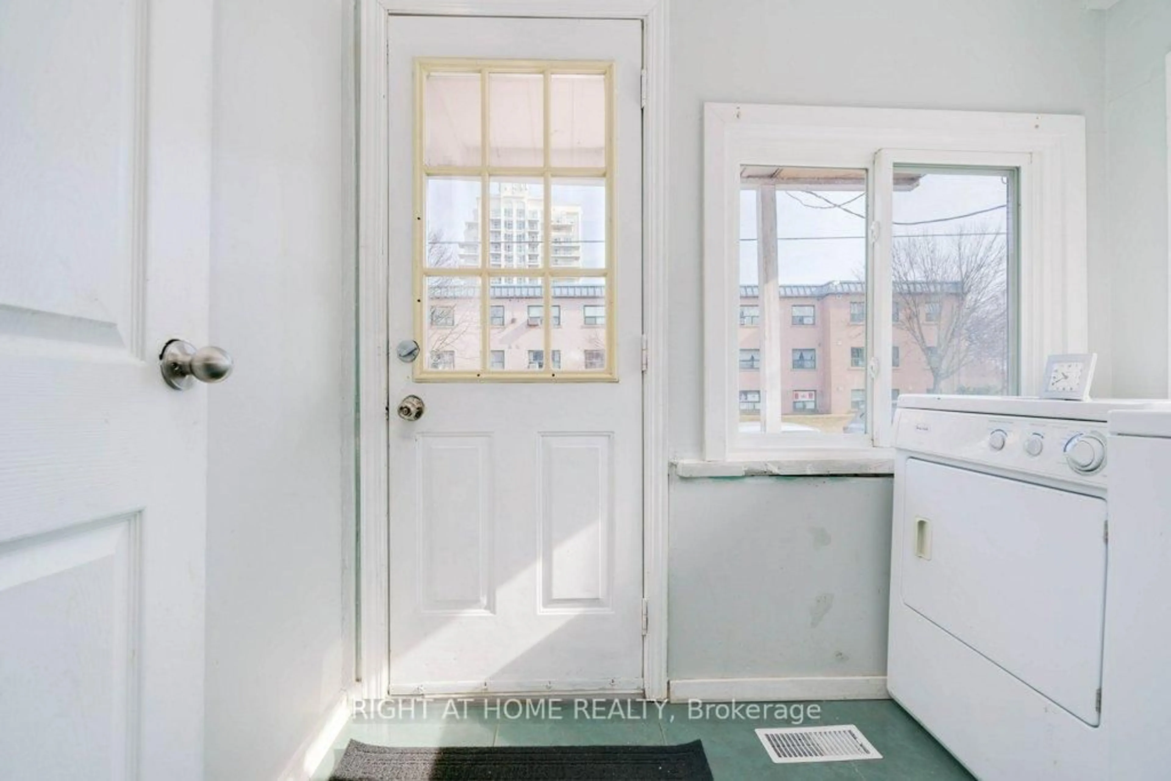 Indoor entryway for 16 Forty Third St, Toronto Ontario M8W 3P6