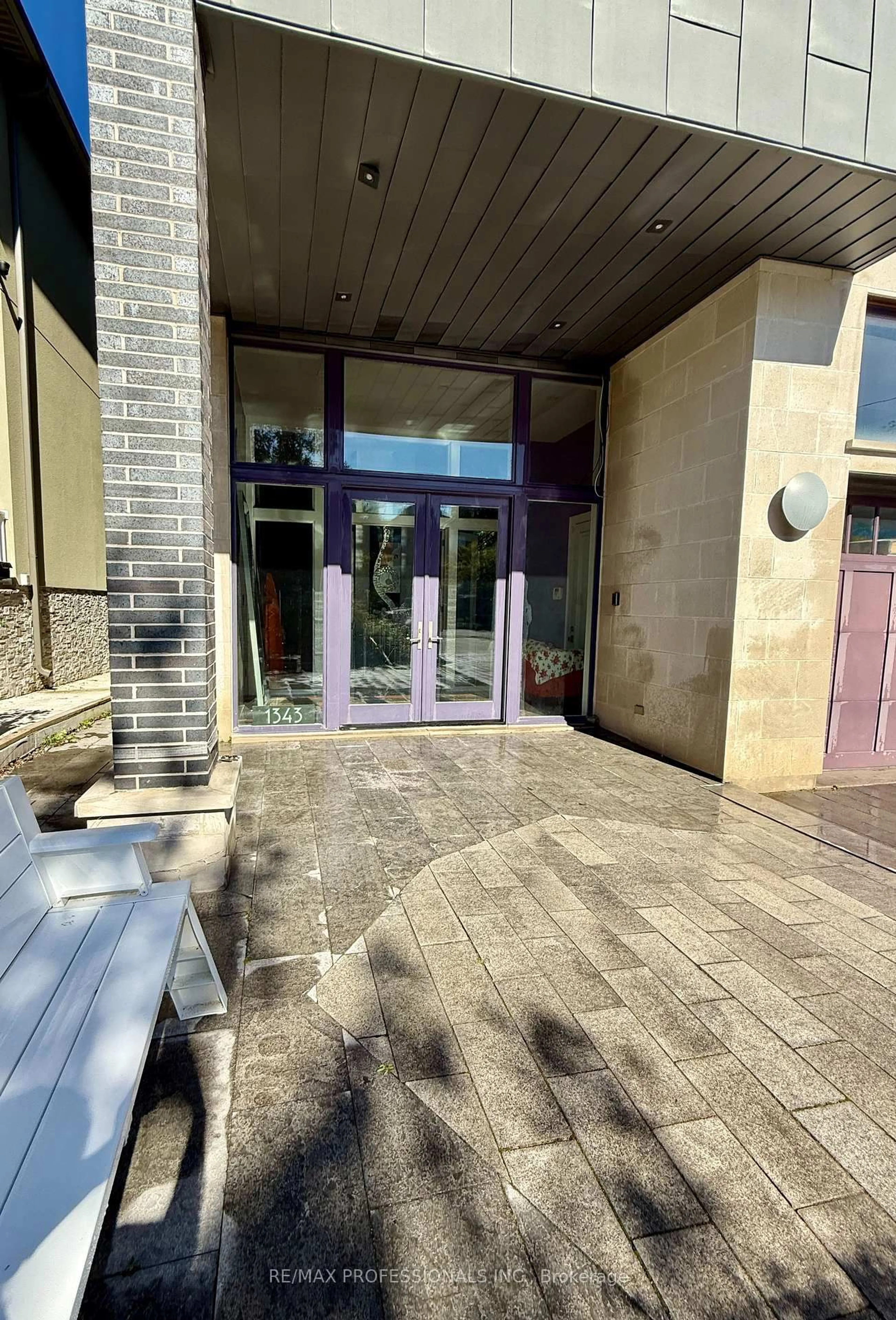 Indoor foyer for 1343 Alexandra Ave, Mississauga Ontario L5E 2A8