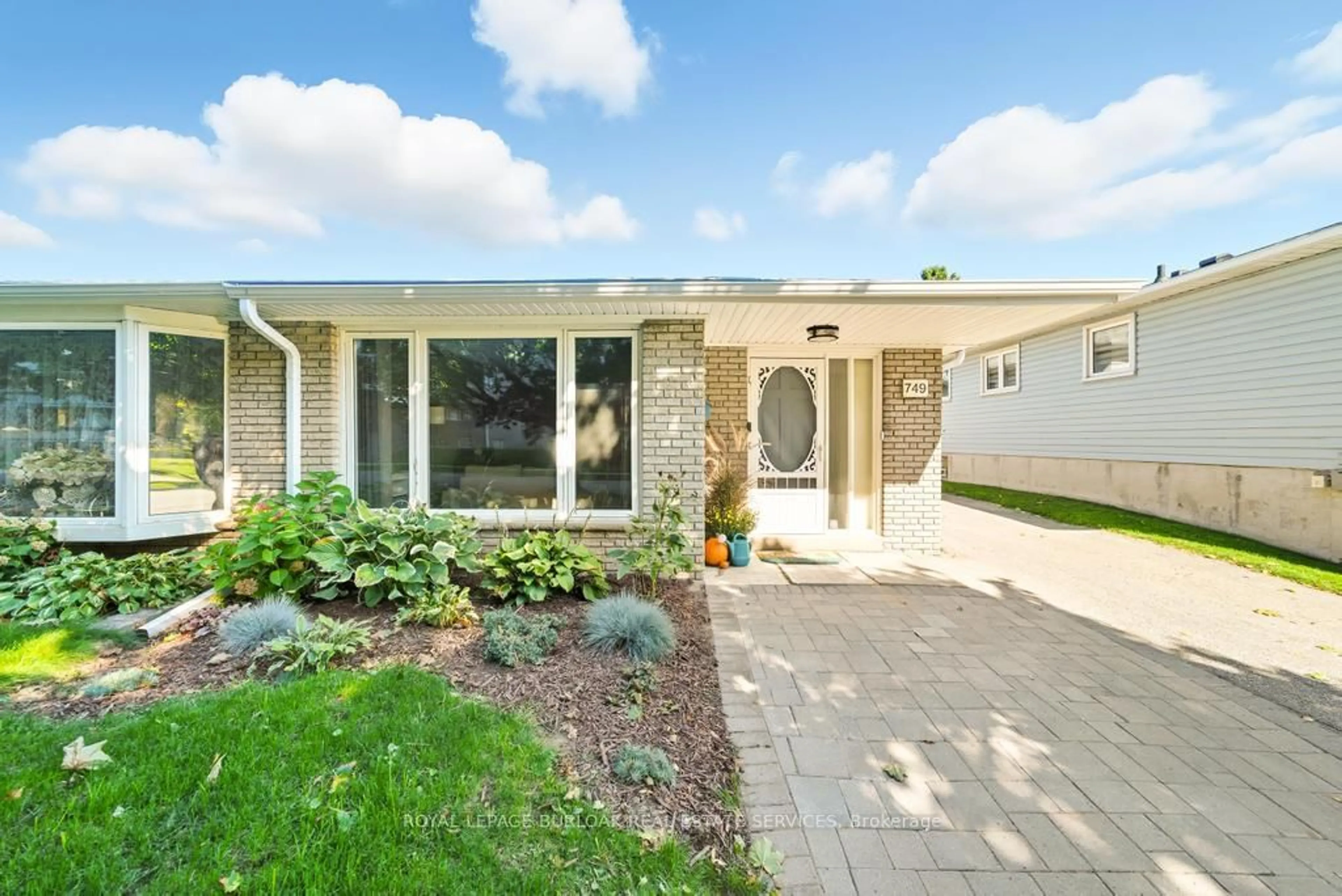 Home with vinyl exterior material, street for 749 Hager Ave, Burlington Ontario L7S 1W9