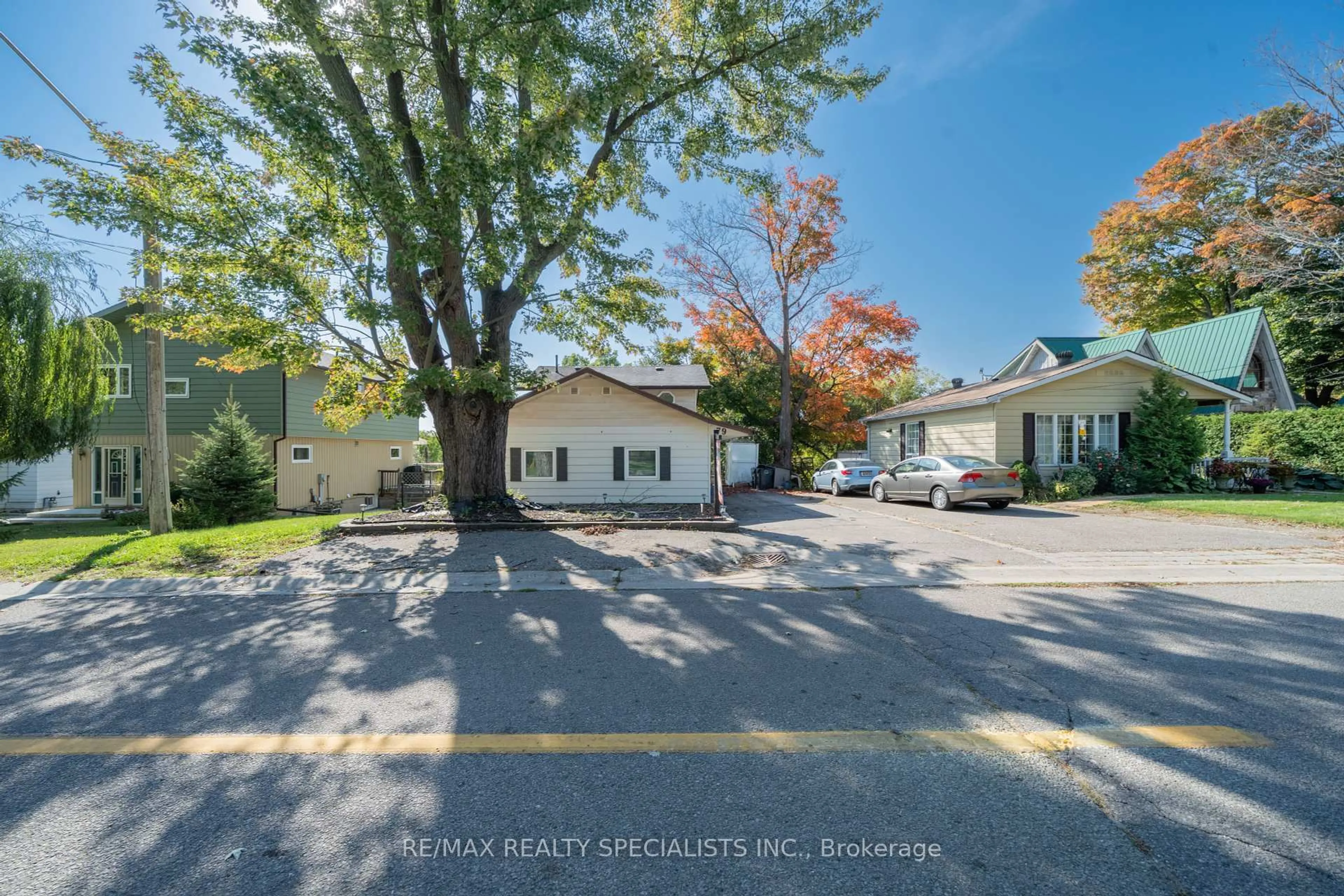 A pic from outside/outdoor area/front of a property/back of a property/a pic from drone, street for 79 River Rd, Brampton Ontario L6X 0A8