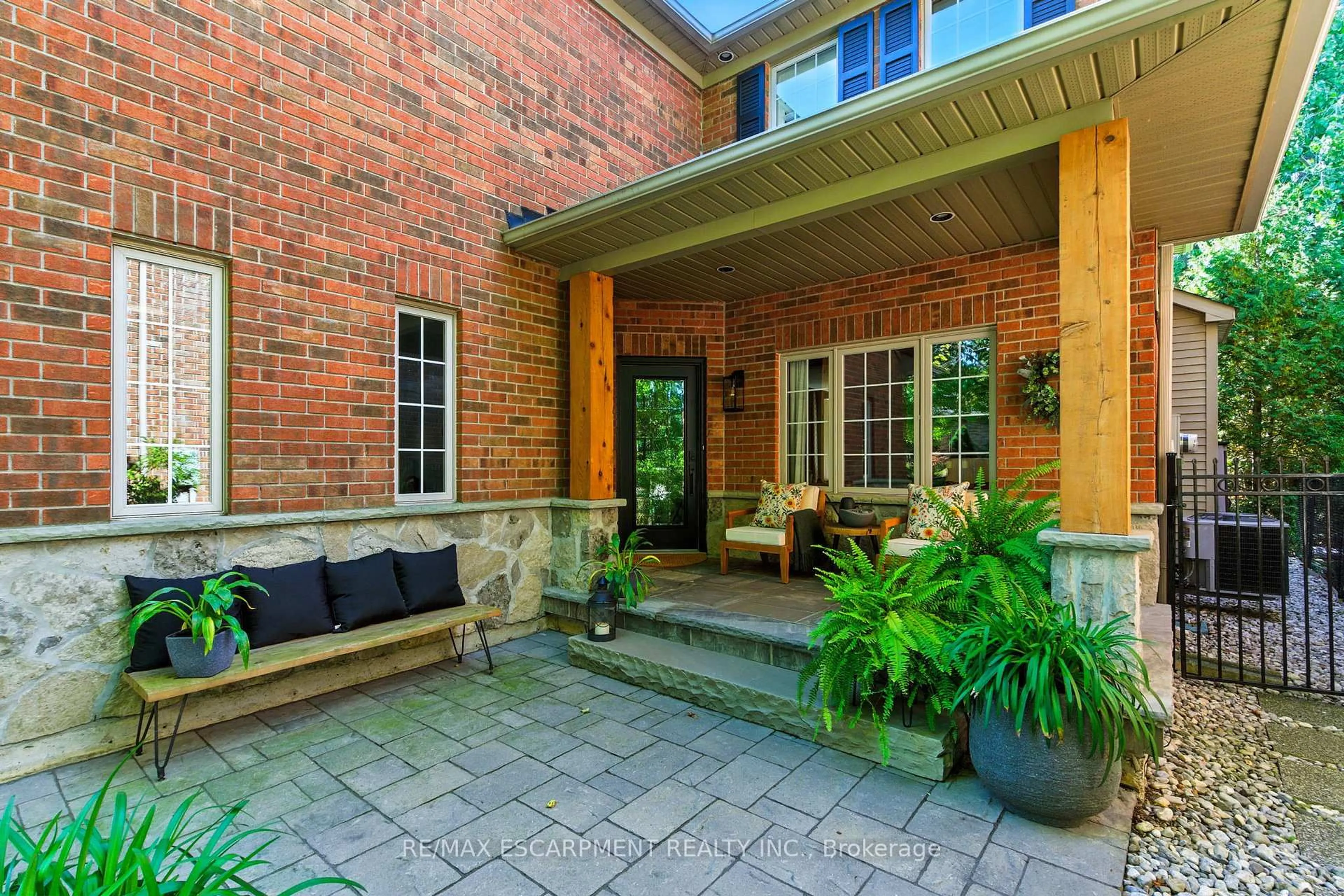 Patio, street for 587 Sandcherry Dr, Burlington Ontario L7T 4L7